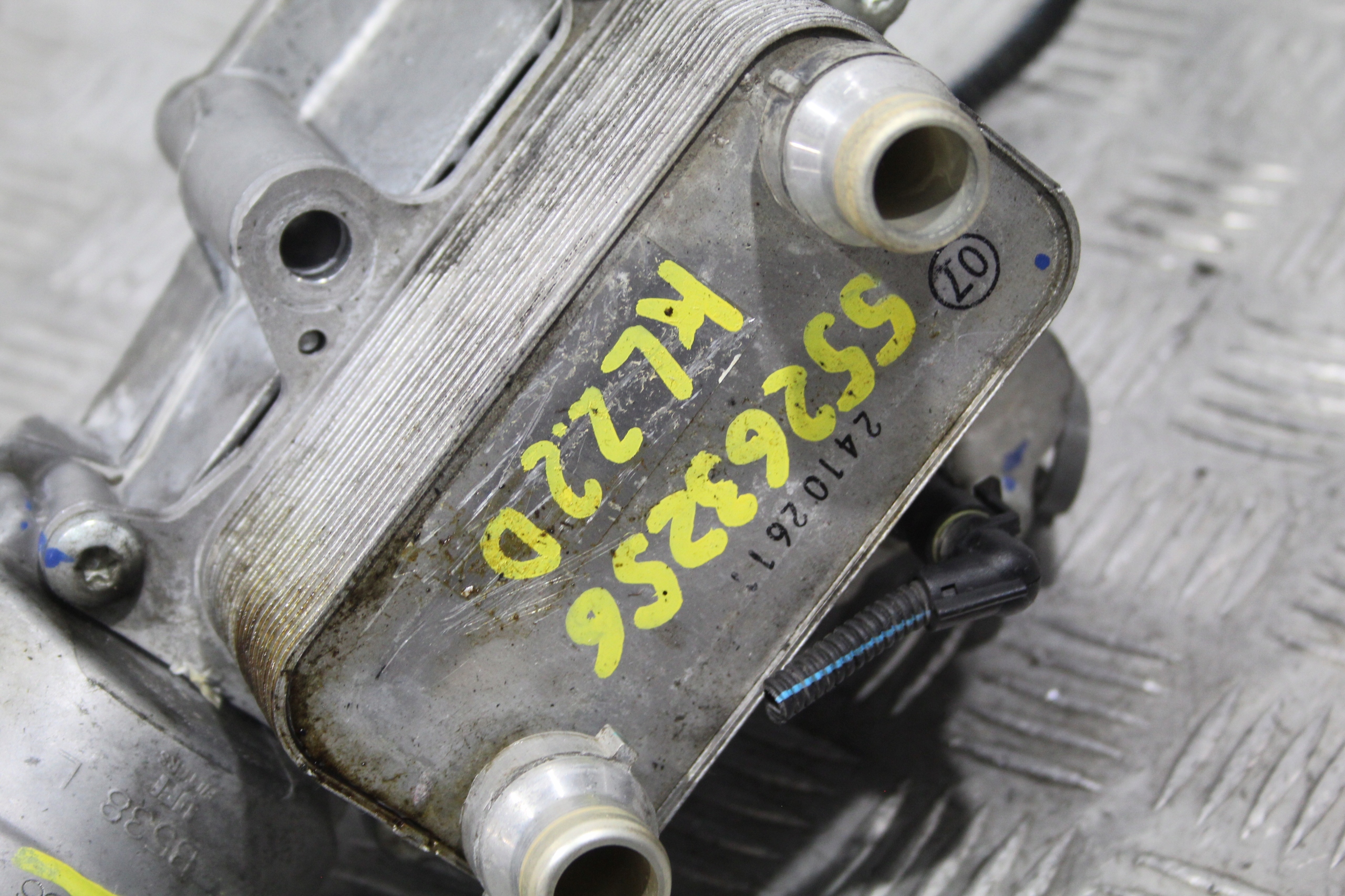 DRŽAČ POKLOPAČ FILTERA ULJA JEEP CHEROKEE KL 55263256
