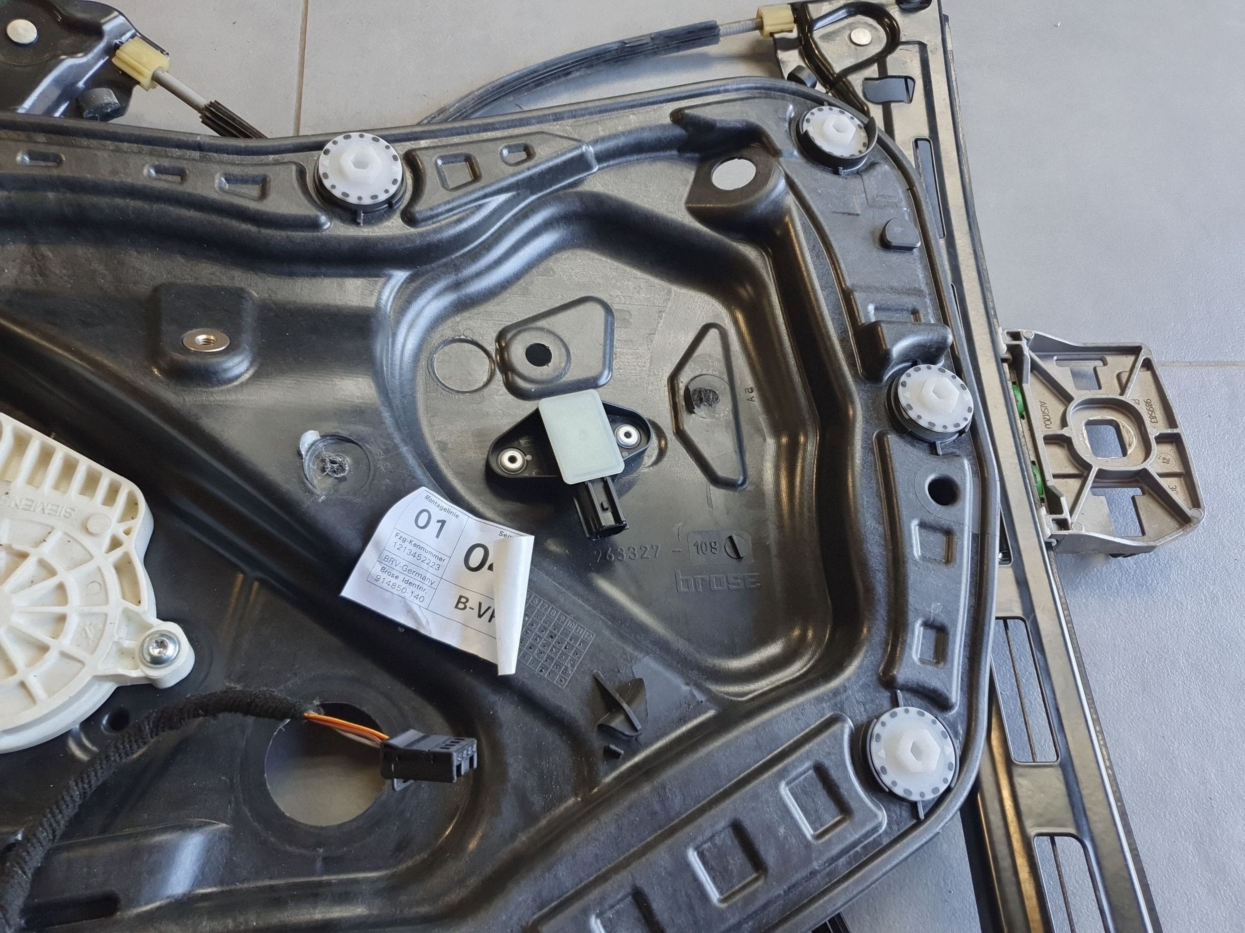 Volkswagen PASSAT CC window regulator right front 3C8837756