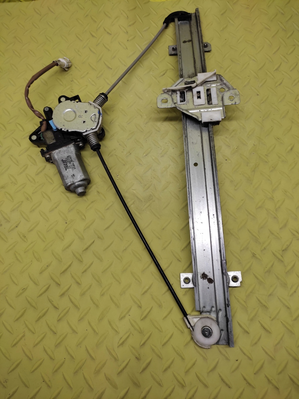 SUZUKI LIANA and window regulator right front 8343076F10