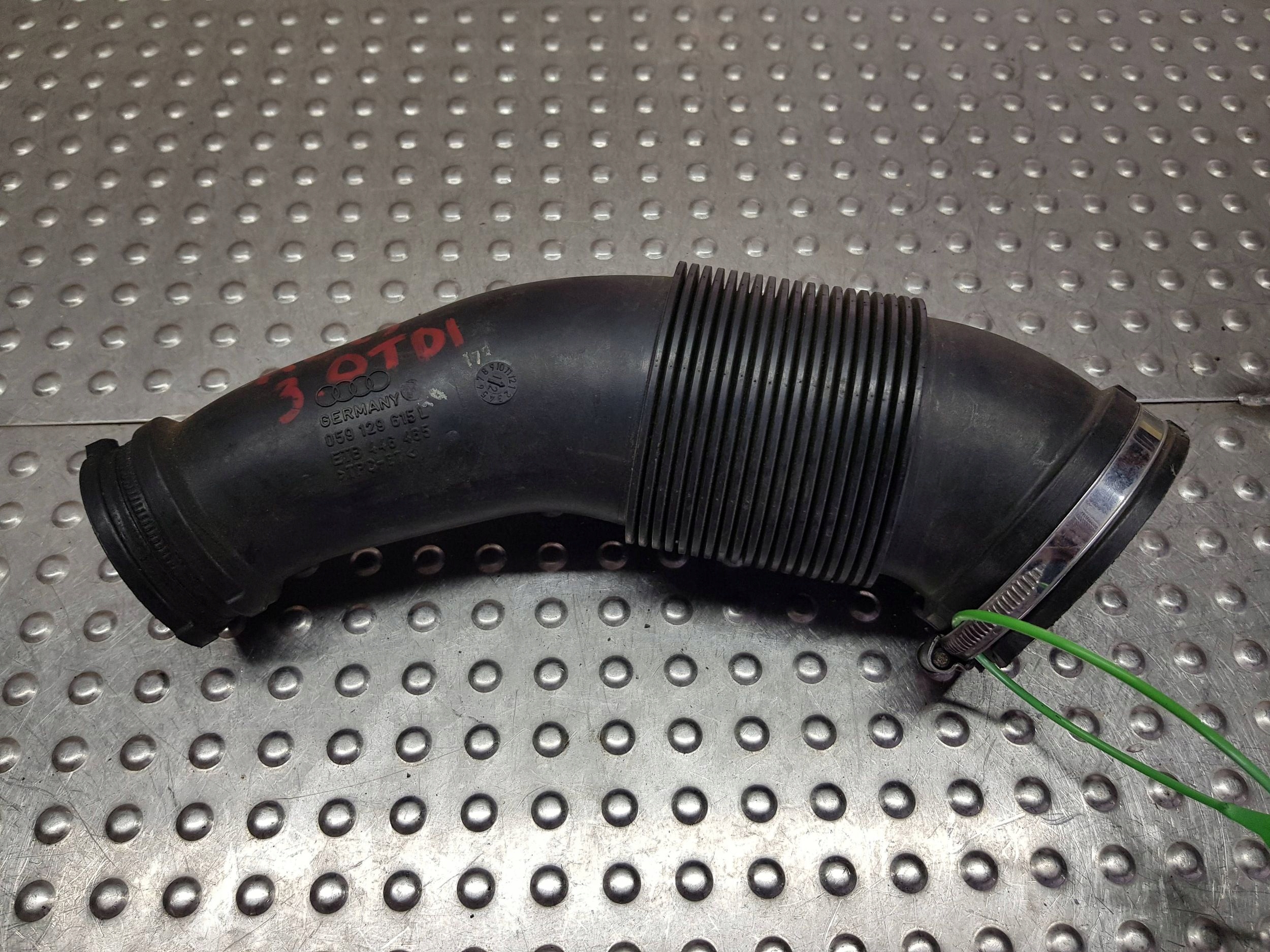 pipe air hose 059129615L AUDI A6 C7 A7 C7 Q7 A8 D4 Q5 8R 3.0 TDI