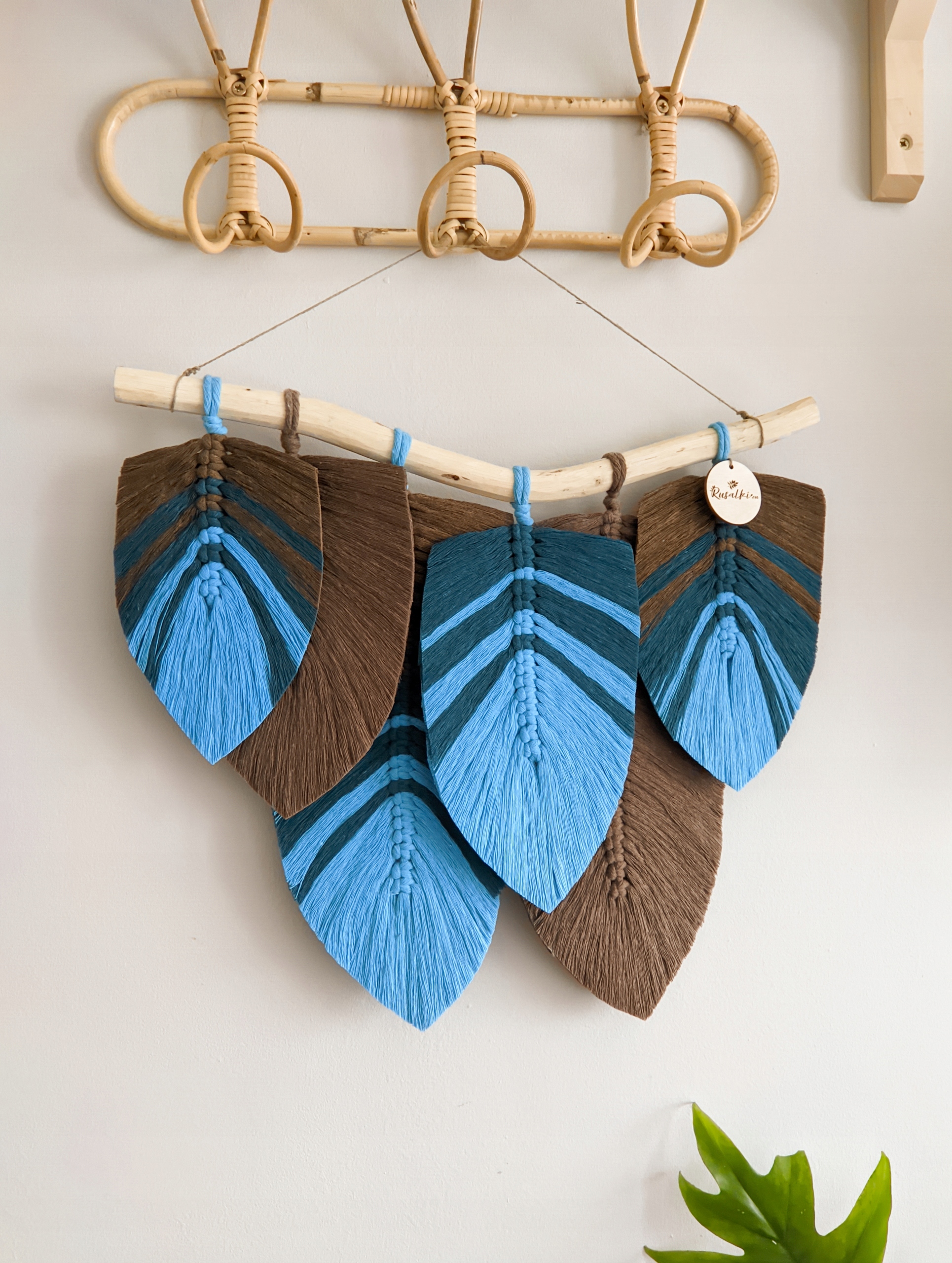 Makrama dekorace modrá na zeď, boho listy