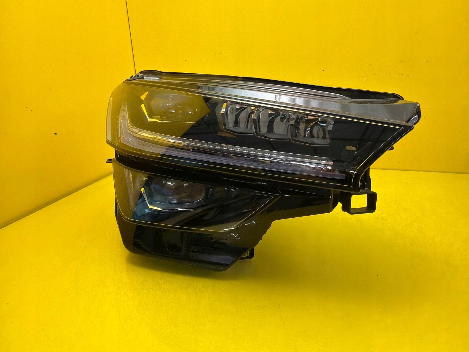 light right front Skoda Kodiaq II 2023- Full Led 57H941036A