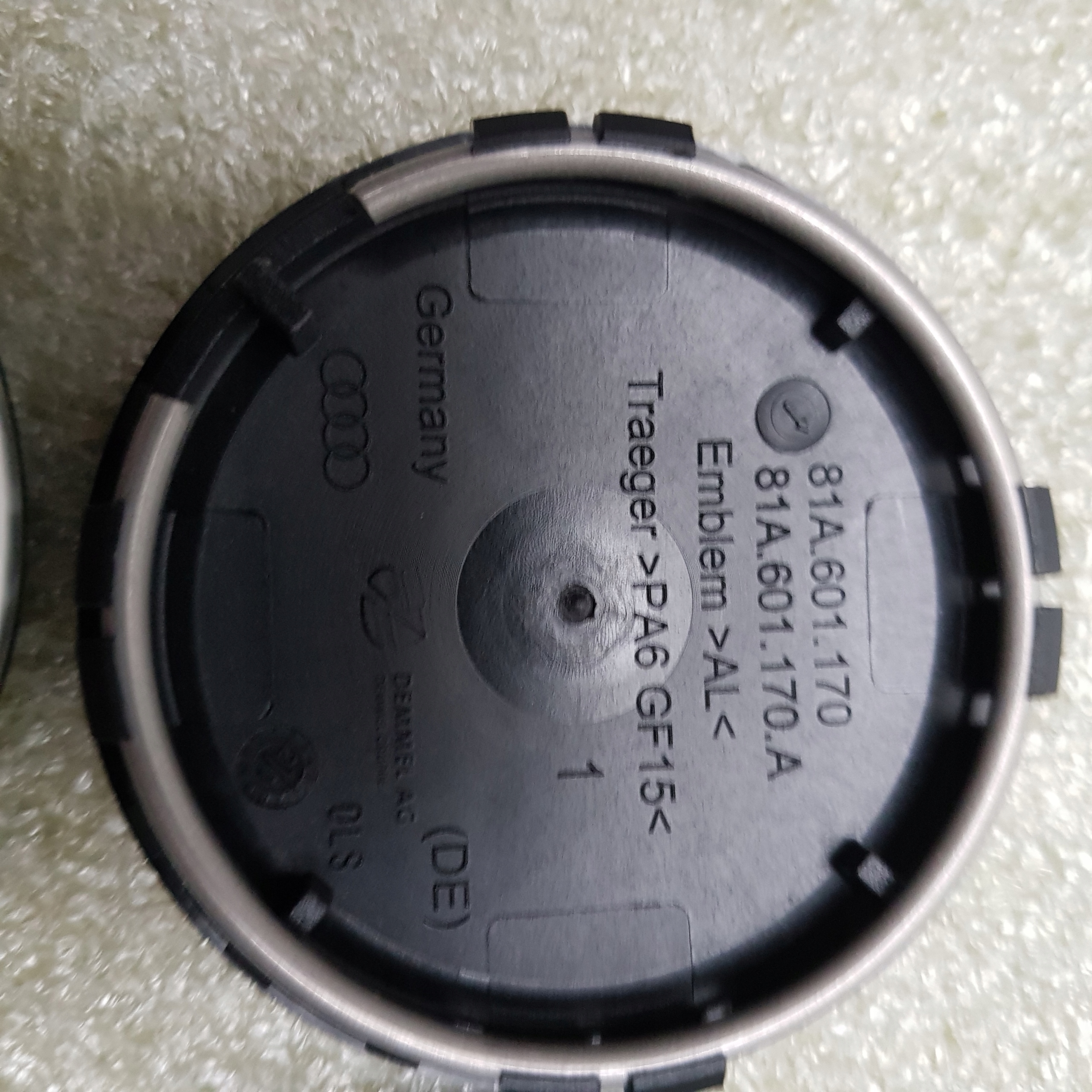 audi dekielki 81A601170 ORYGINAŁ NOWE okazja Producent Audi OE