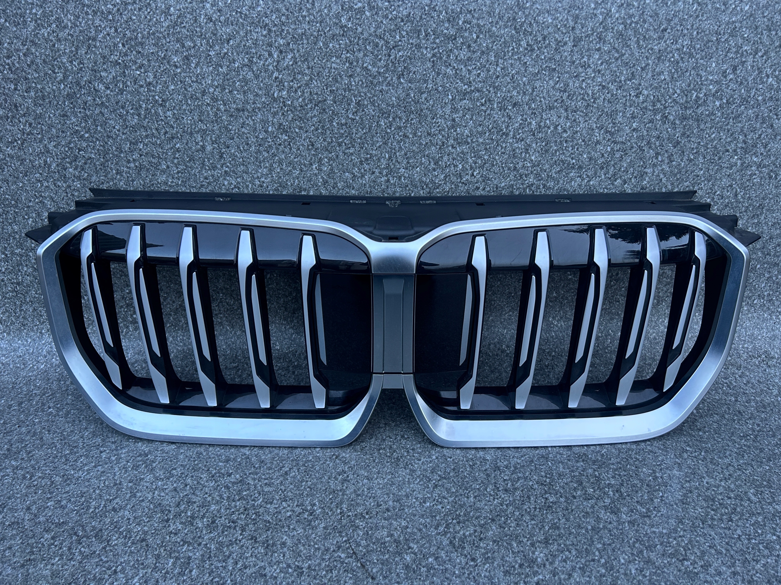 BMW X1 U11 Kühlergrill FRONTGRILL Kühlergitter 9880301 - Thumbnail 1