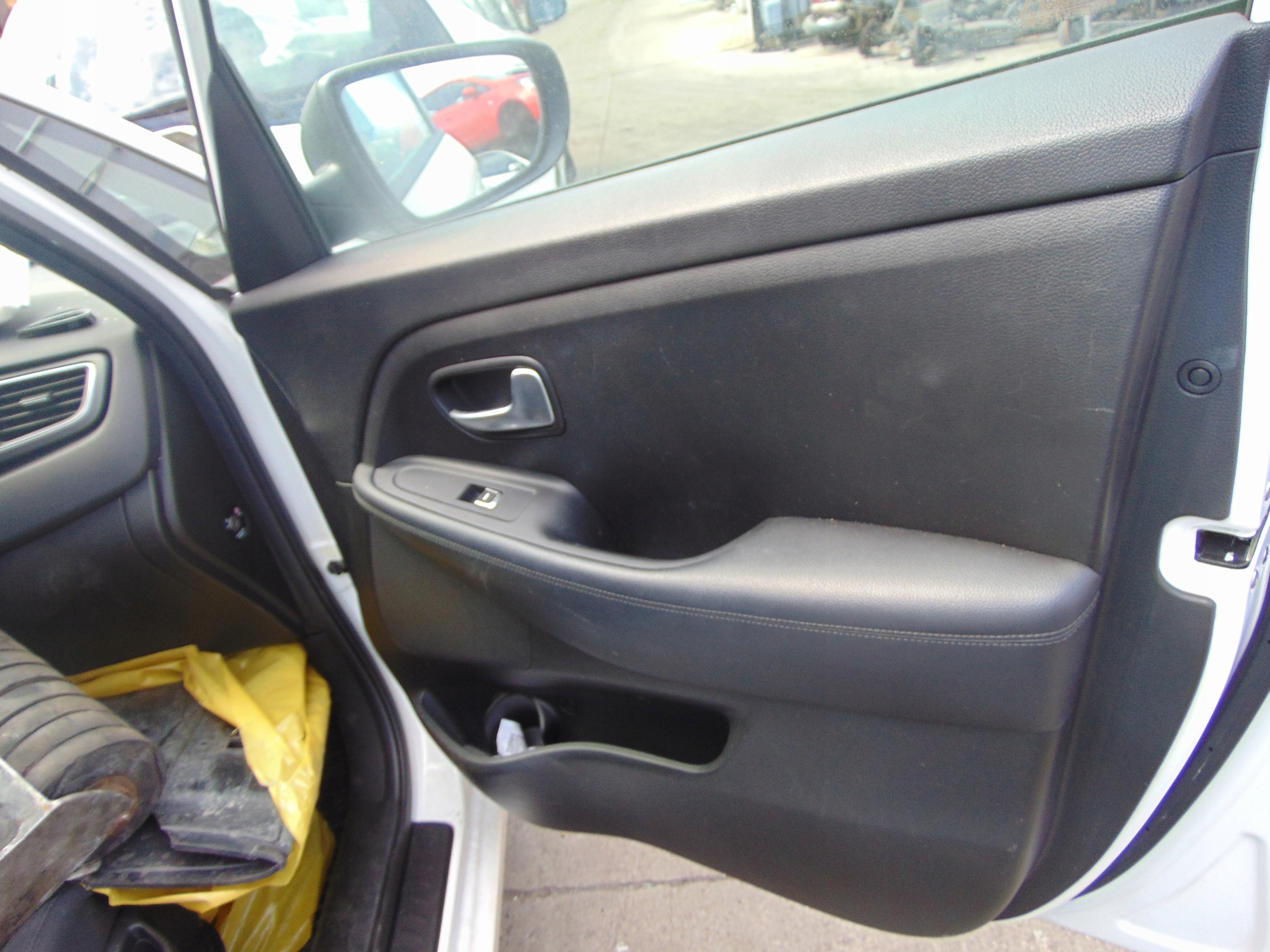 BOCZEK PRAWY PRZÓD EUROPA KIA CARENS