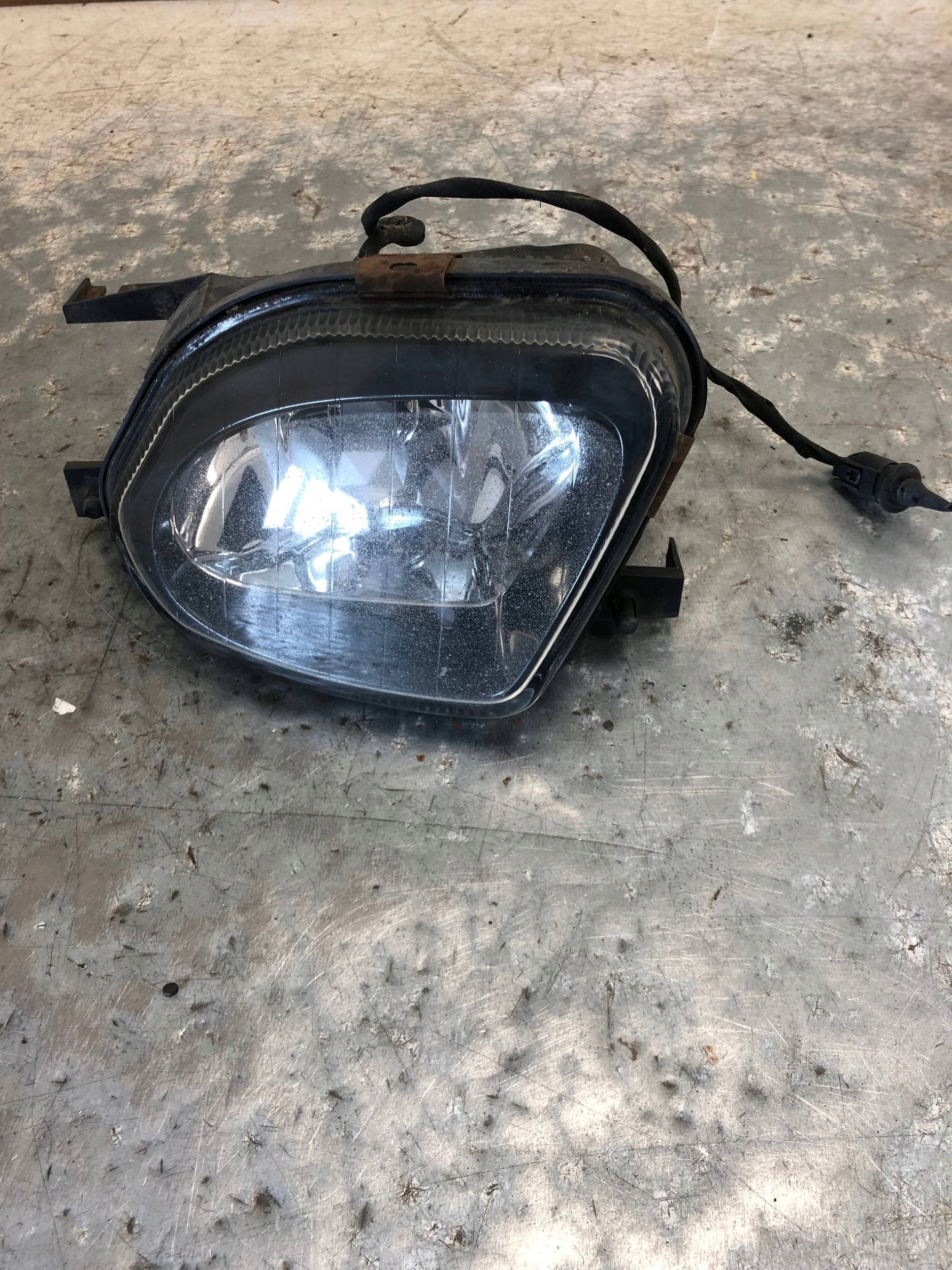 fog light left front MERCEDES W211 KOMBI A2118201156