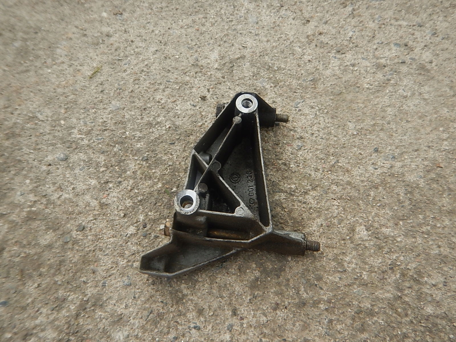 mercedes w124 wsparnik Support plaque 6012360230