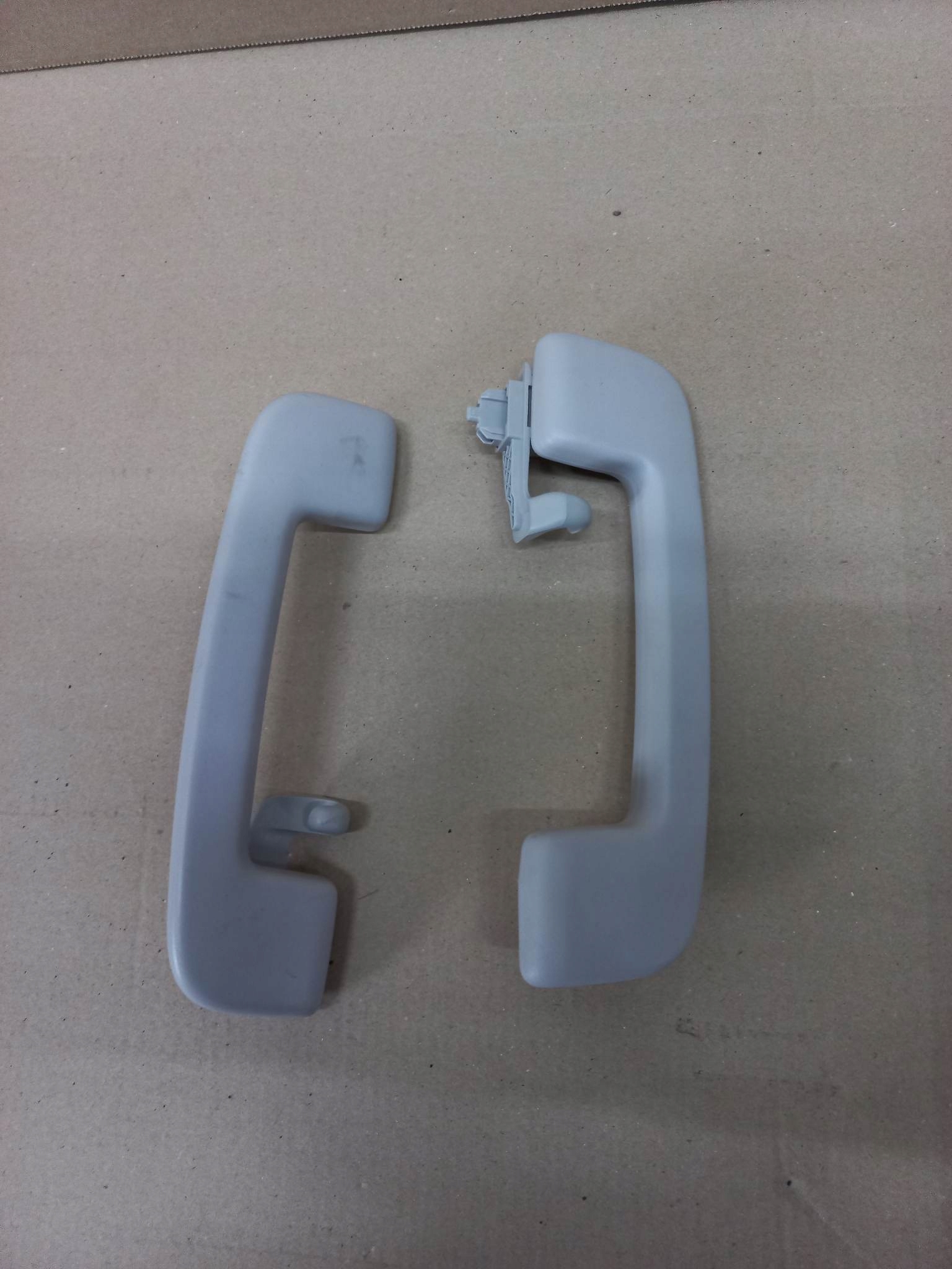 RĄCZKI PODSUFITKI TYŁ RENAULT CAPTUR II