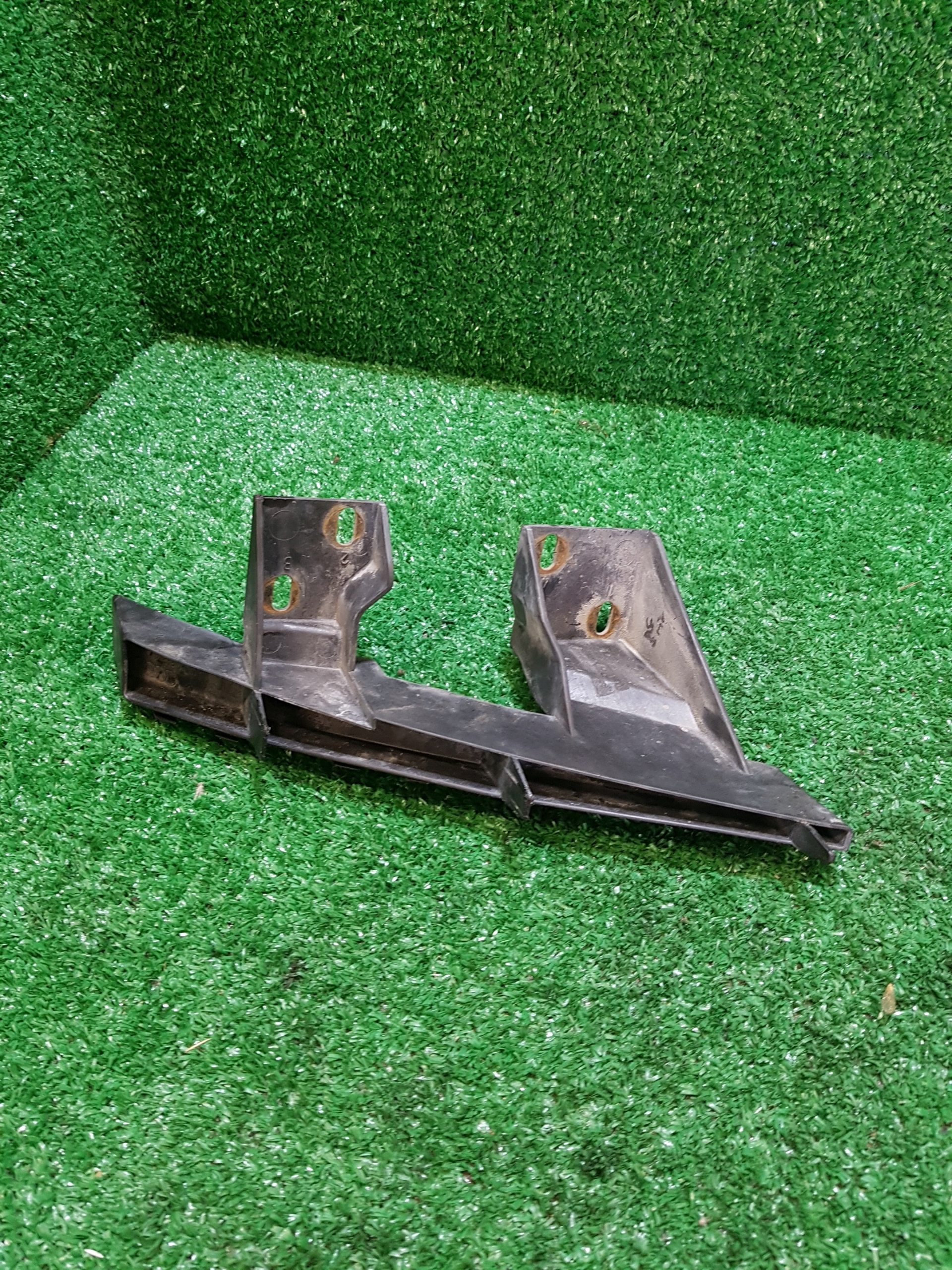 bumper bracket left front AUDI Q7 4L0807333