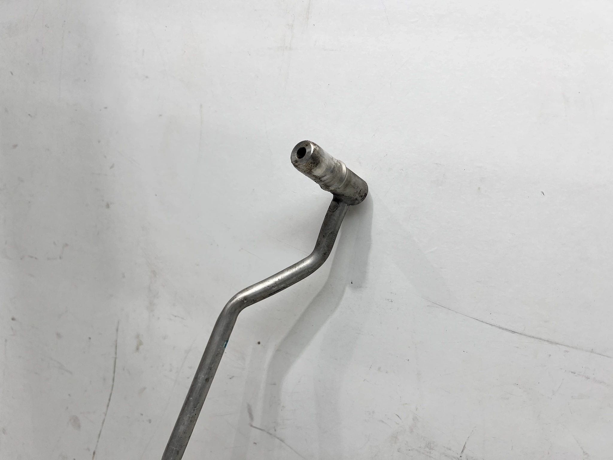vedení hadice klimatizaci AUDI A4 B8 A5 8T0260710A