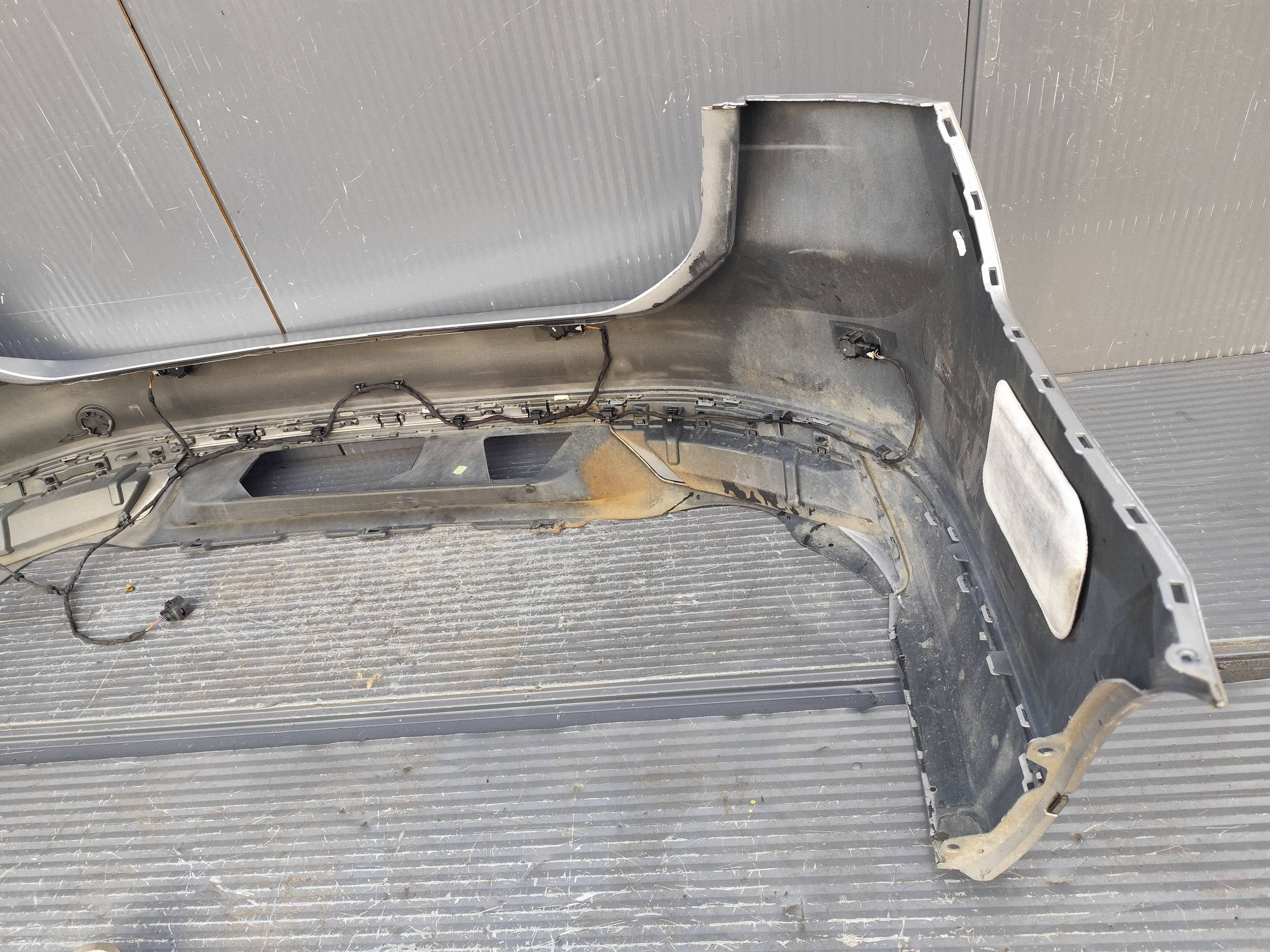 VW PASSAT B8 LIFT KOMBI bumper rear 4xPDC complete dismantling