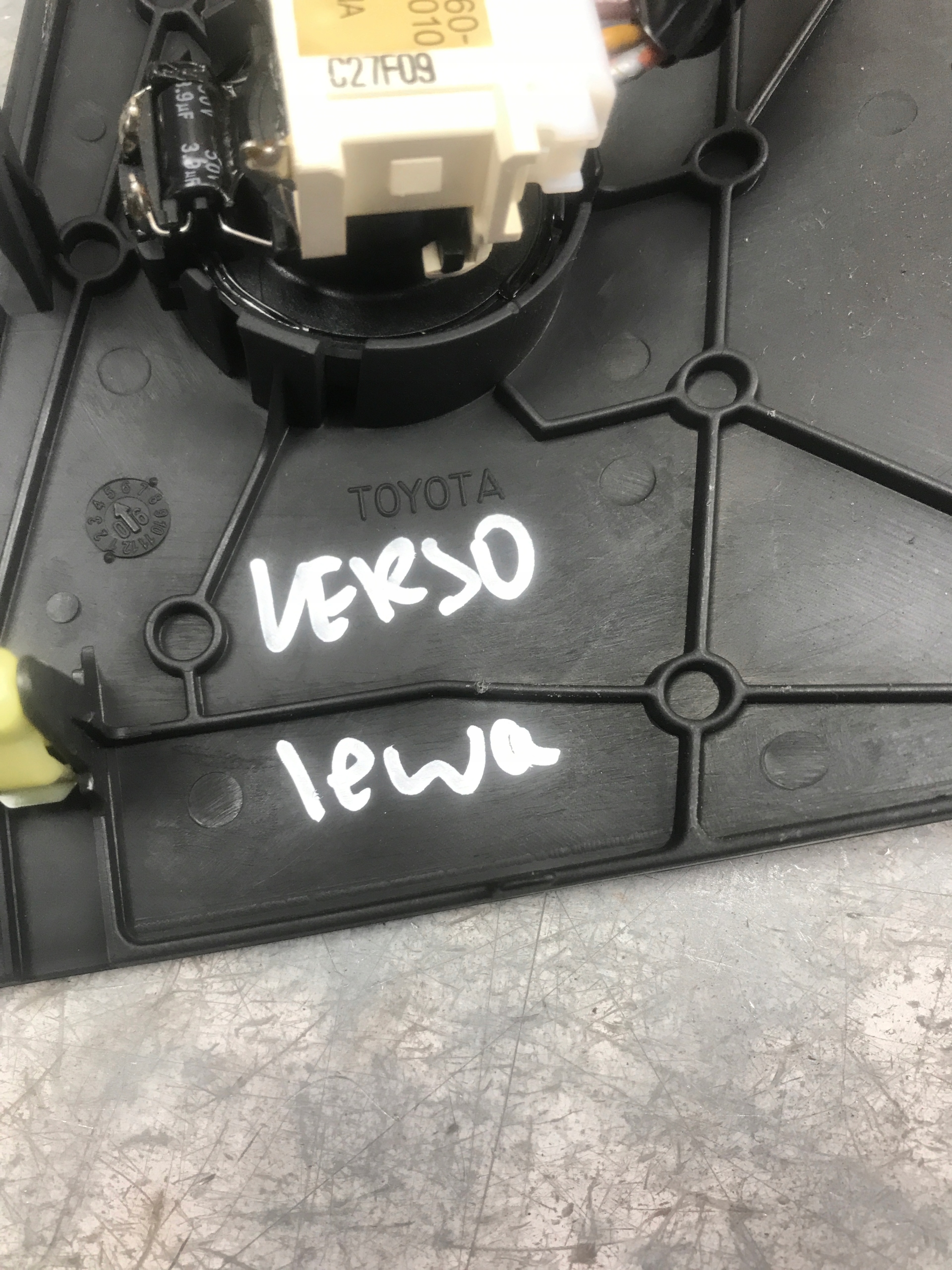 krycí repráku levá COROLLA VERSO II