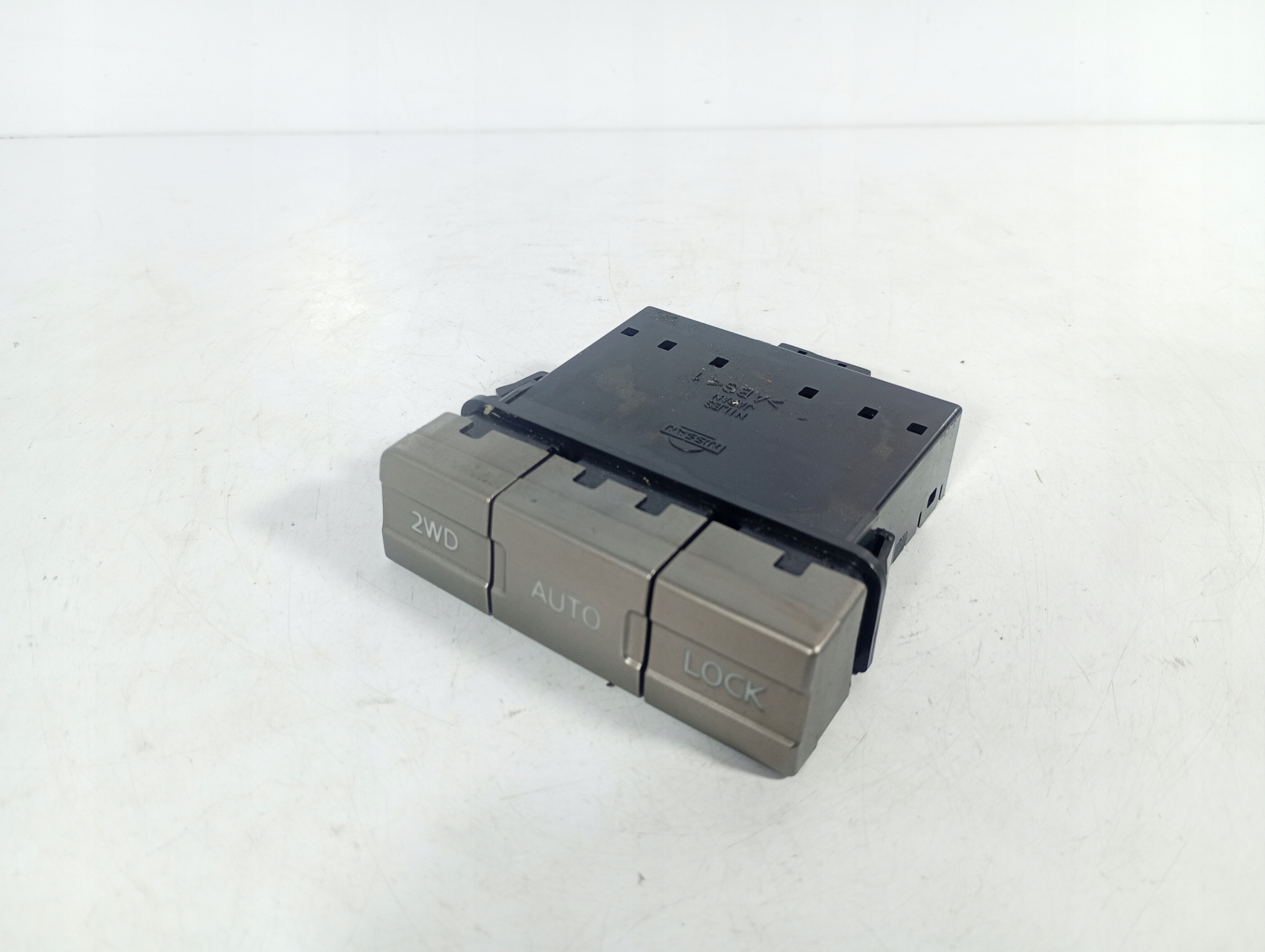 NIssan X-Trail T30 00-07 switch regulation switch transmission