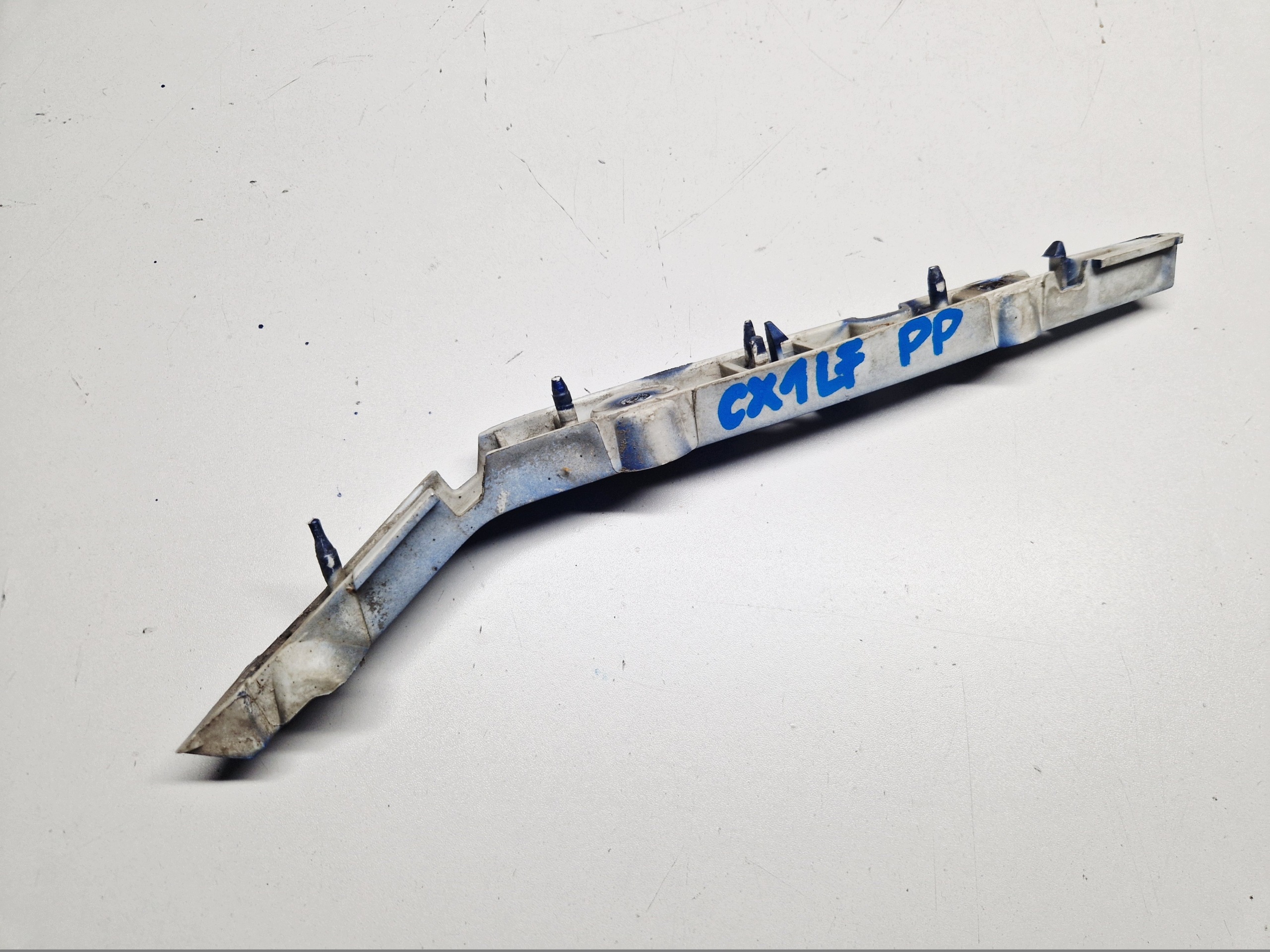 support holder of a bumper right front FORD C-MAX MK1 LIFT