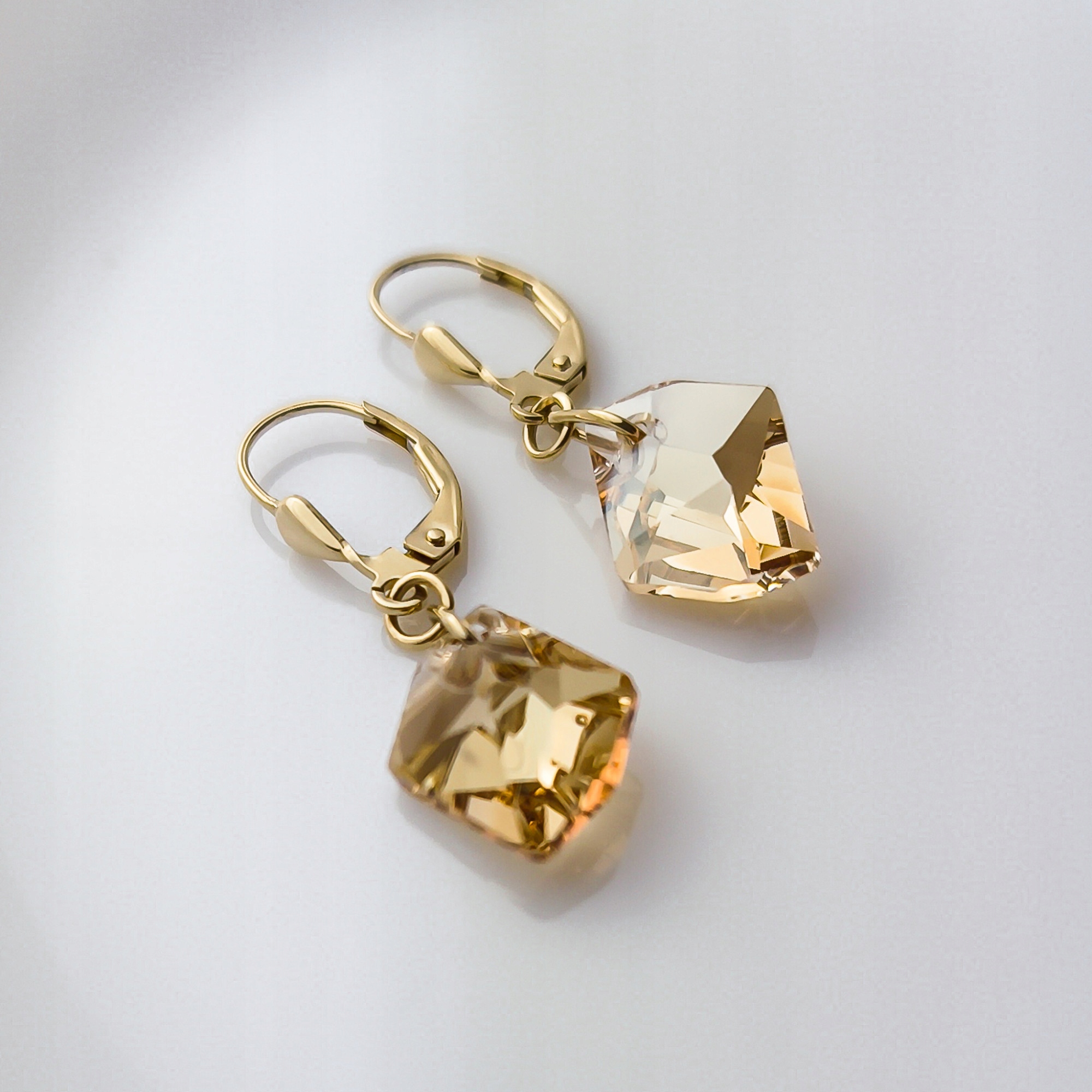 Zlaté náušnice s křišťálem Golden Shadow ryzost 585