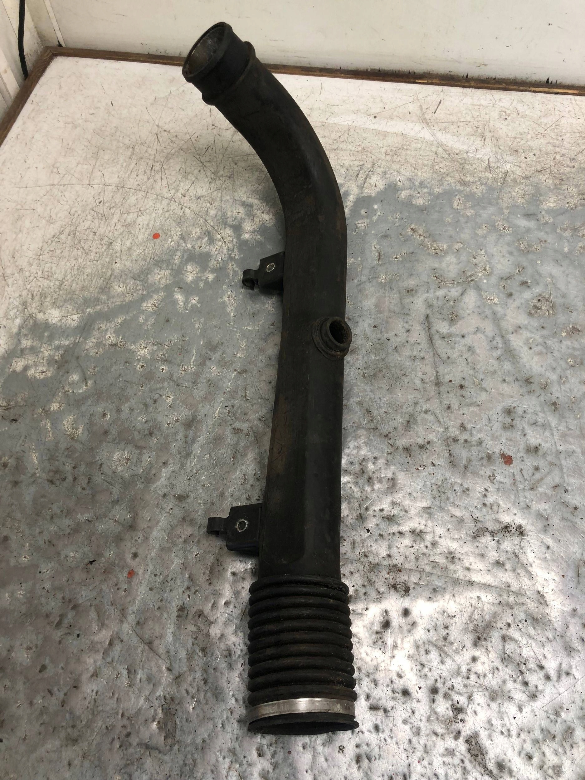 cijev prijenos interkulera MERCEDES VITO W638 A6385282482