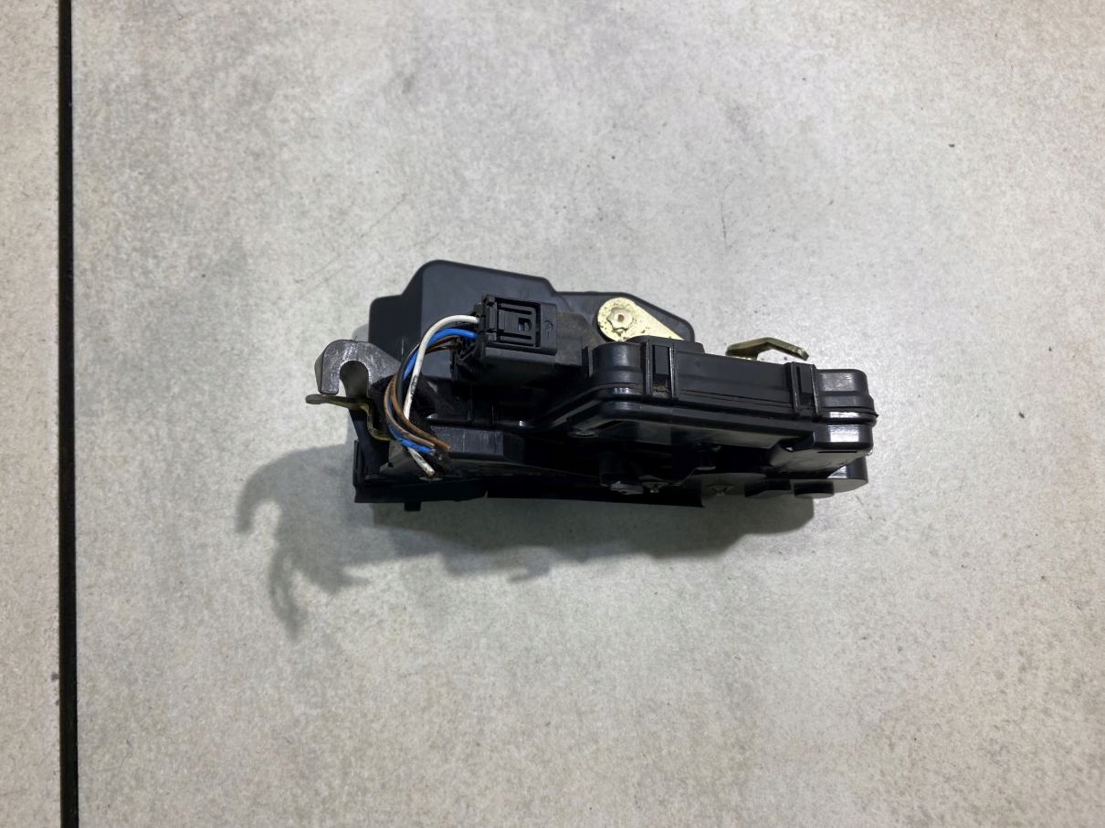 lock door right rear part BMW 3 E46 7 PIN sedan