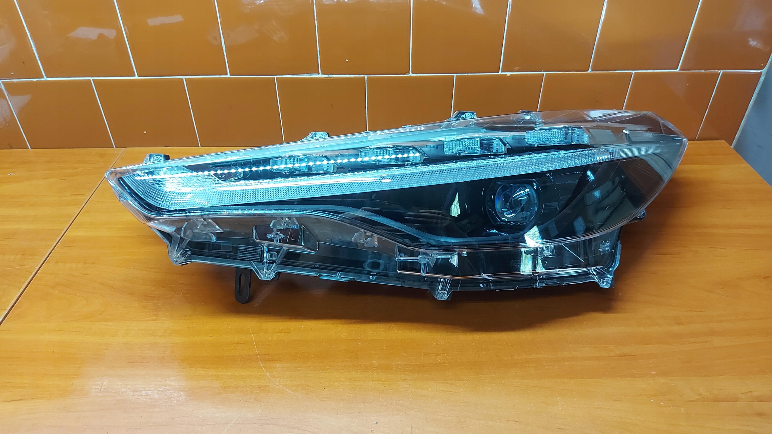 REFLEKTOR light left left front TOYOTA COROLLA CROSS 22