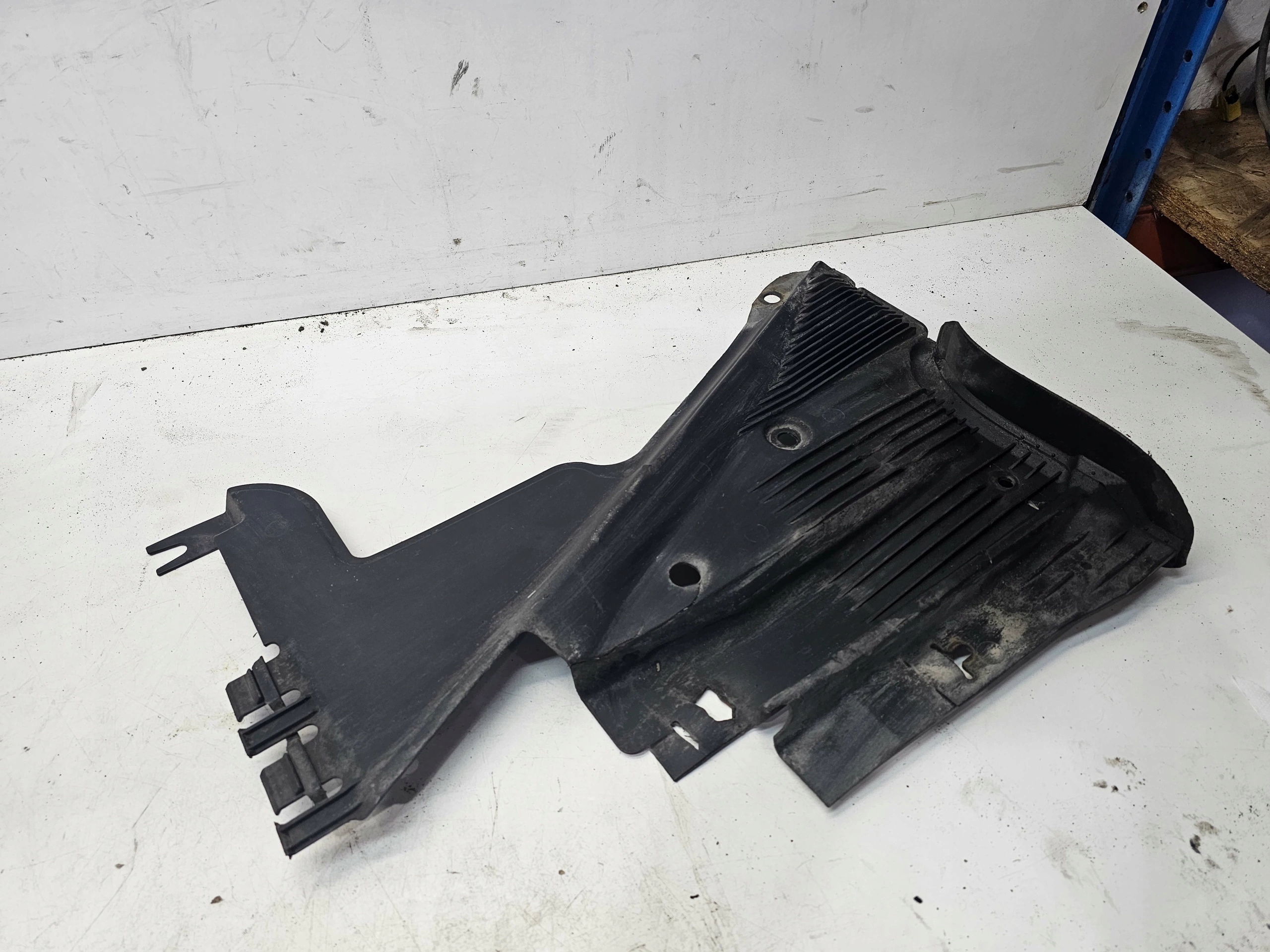 cover chassis AUDI A5 8T CABRIO right rear part 8F0825216D