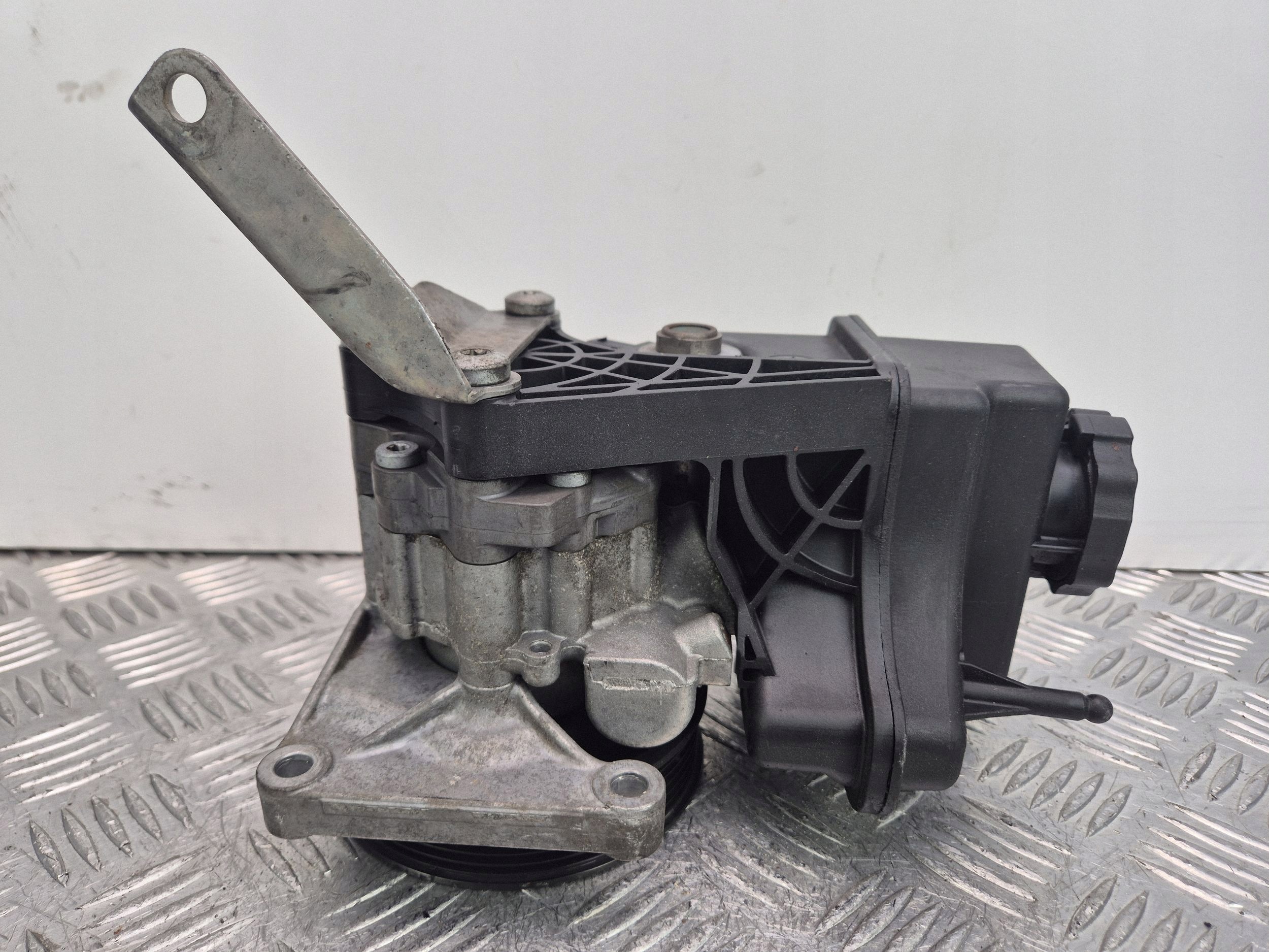 Mercedes C250 CDI S204 servo pump 7693900509