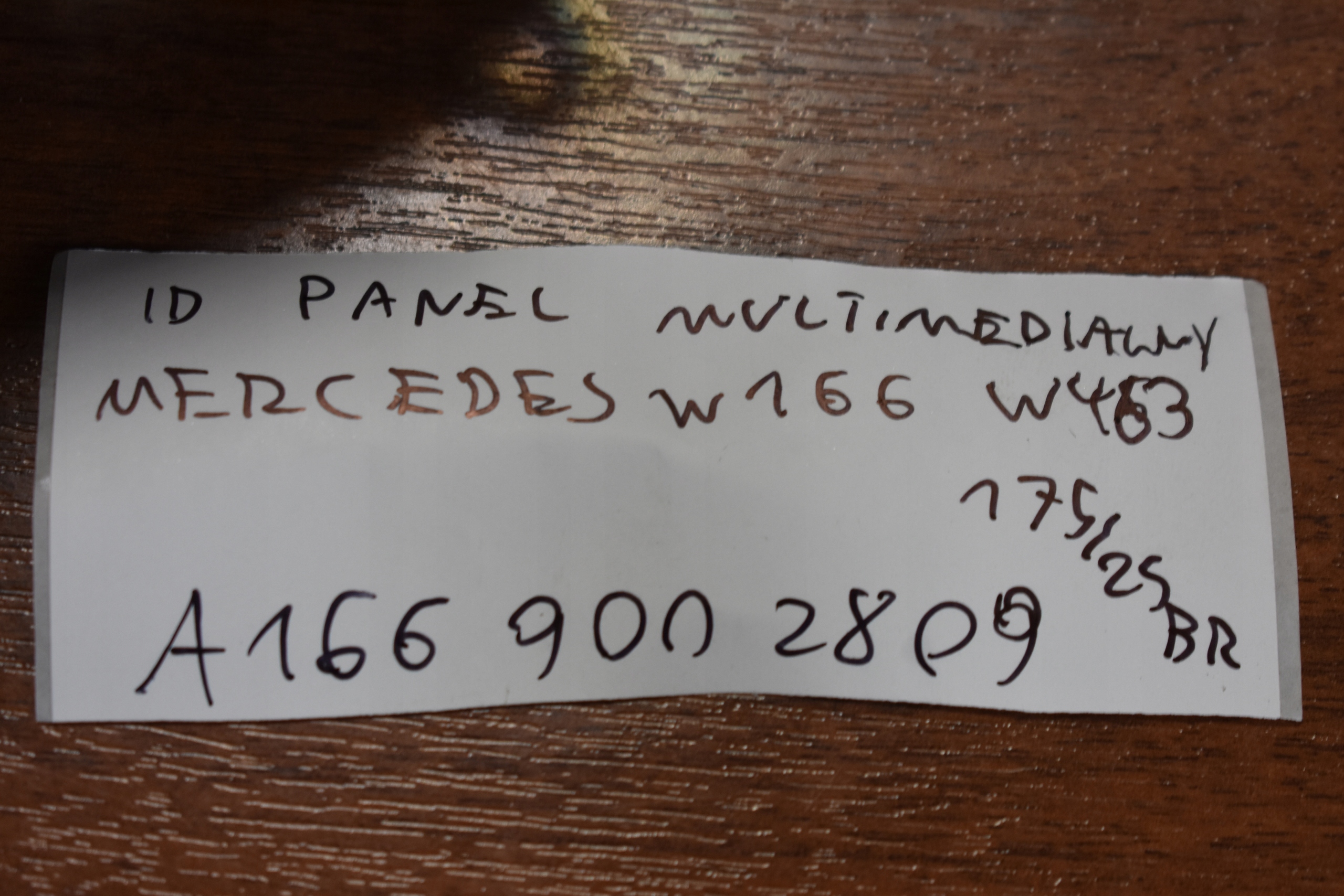 IDEALNY PANEL MULTIMEDIALNY MERCEDES W166 W463 1