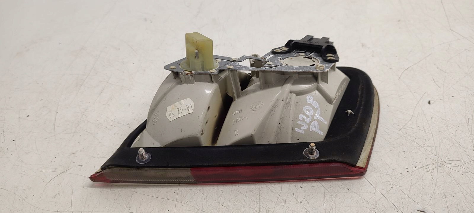 light rear part rear right to the bonnet Mercedes W208 CLK 2,0 compressor;