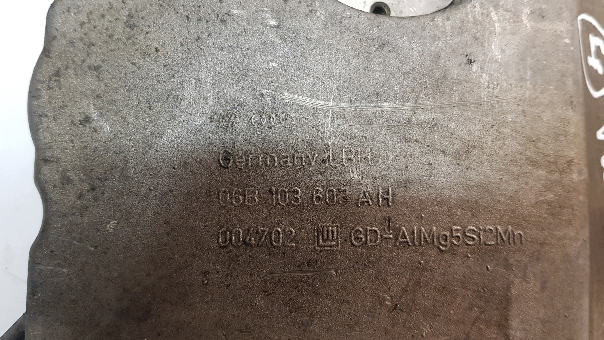 AUDI A4 B7 2.0 TFSI karter 06B103603AH