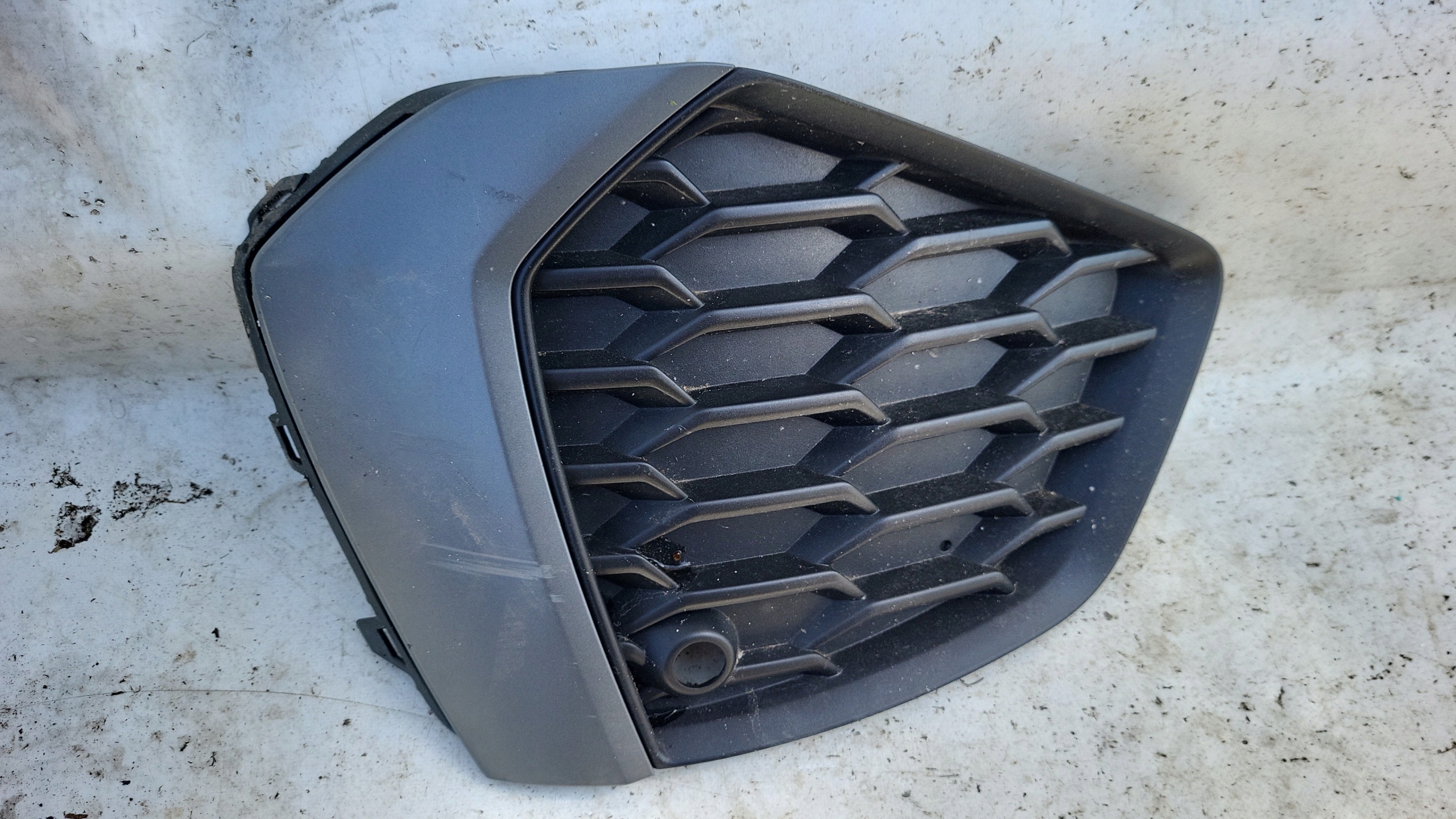 AUDI A3 8Y S-LINE 20- grid of a bumper left front