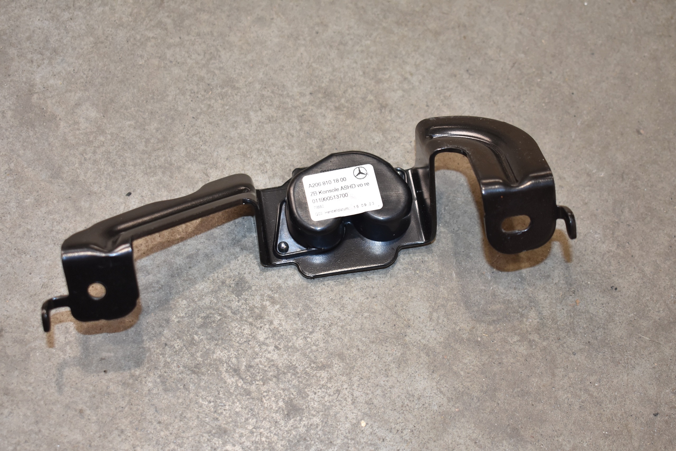 IDEALNE Support plaque Console Droite MERCEDES W206 1