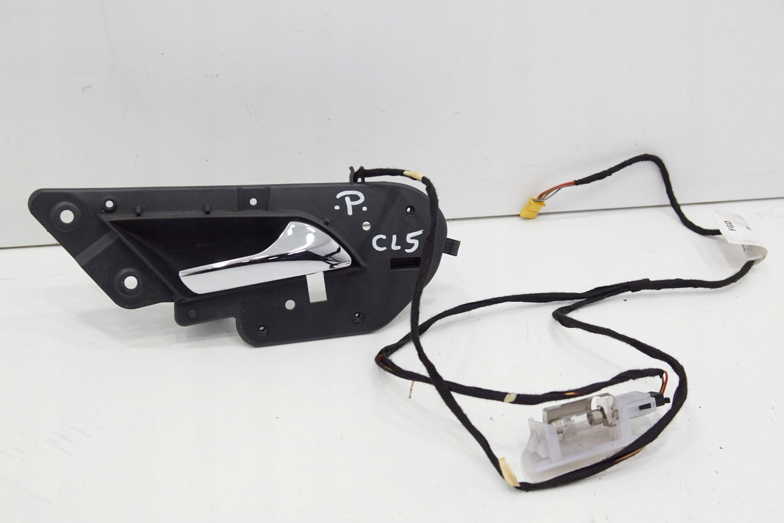 A2157600261 - Внутренняя ручка двери правая черная MERCEDES CL W215