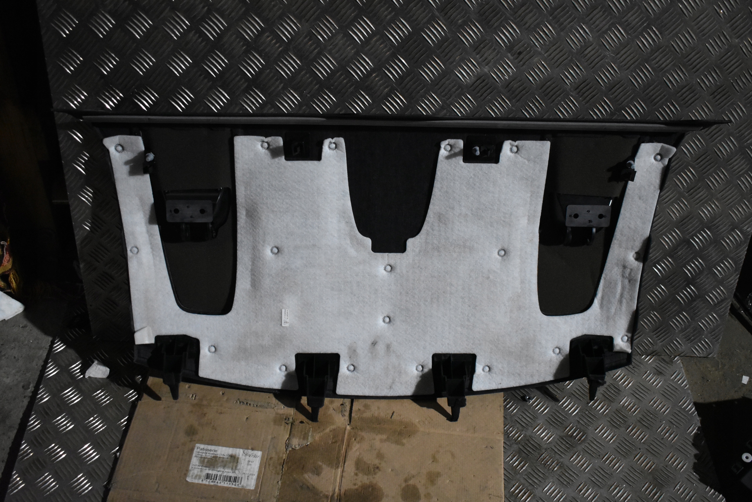 IDEALNA plato rear boot PORSCHE TAYCAN 1