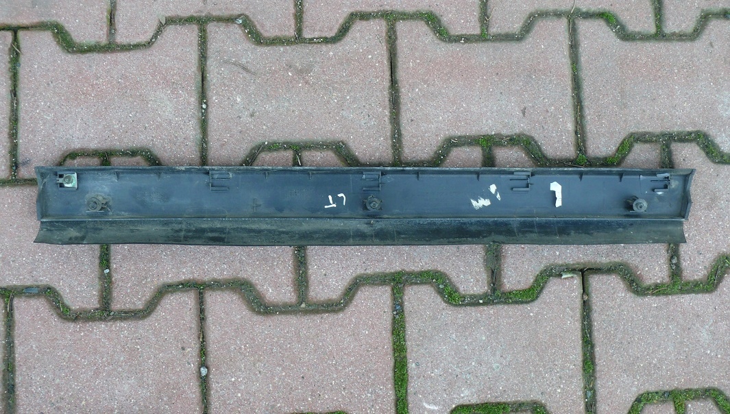 moulding lower door left rear part VW PASSAT B5 LIFT