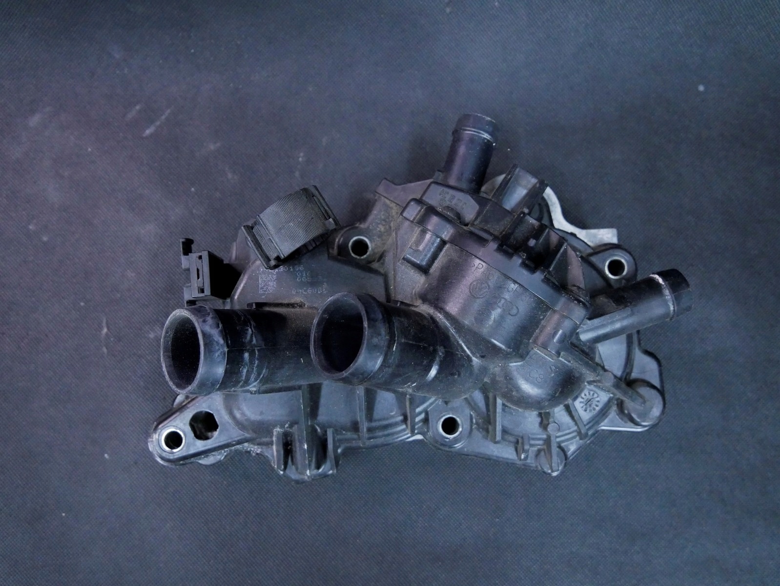 AUDI A3 8V 1.4 TFSI водяной насос 04c121600l