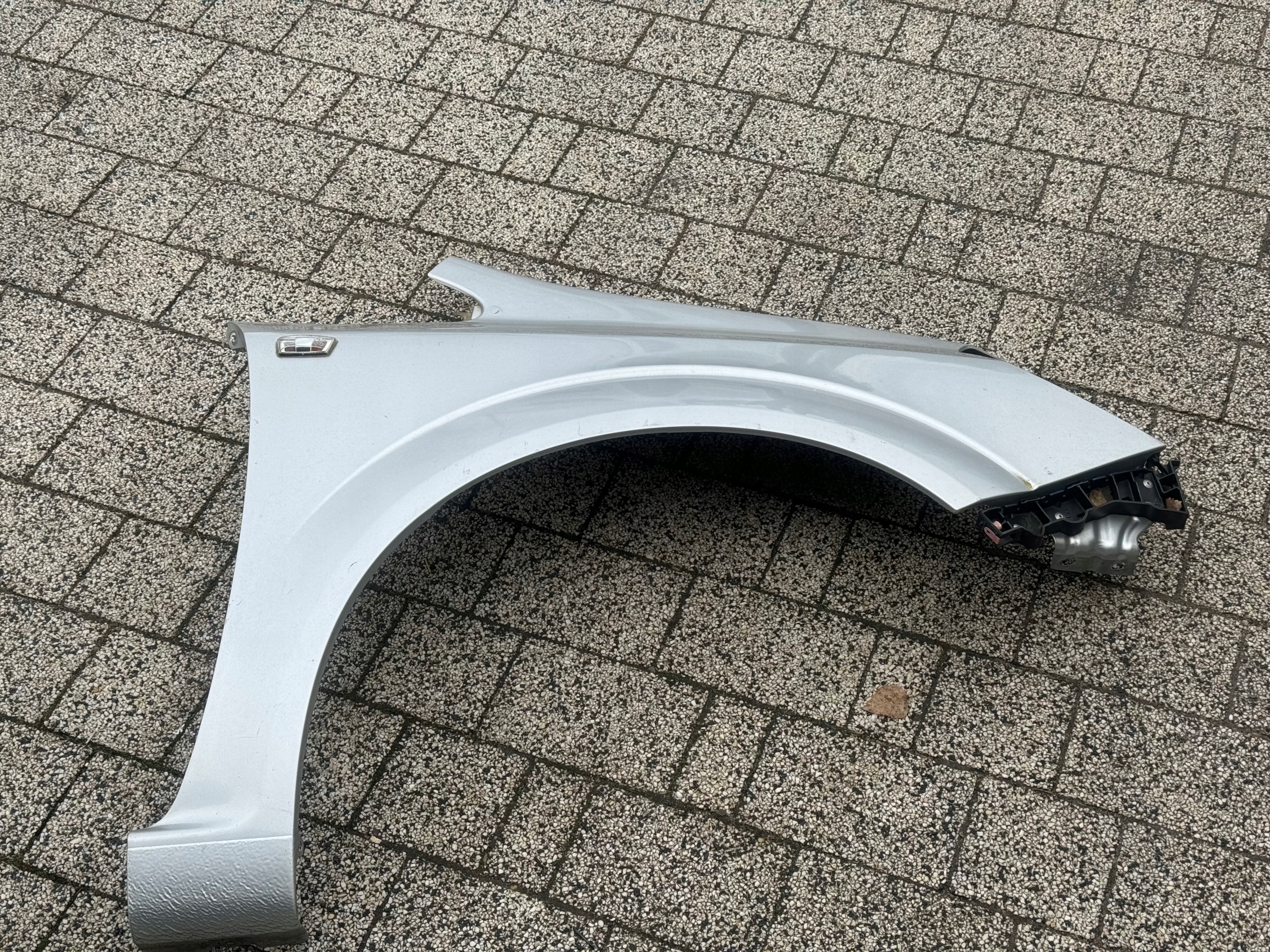 ZAFIRA B Z157 BLOTNIK LEWY PRZOD Wersja Europejska