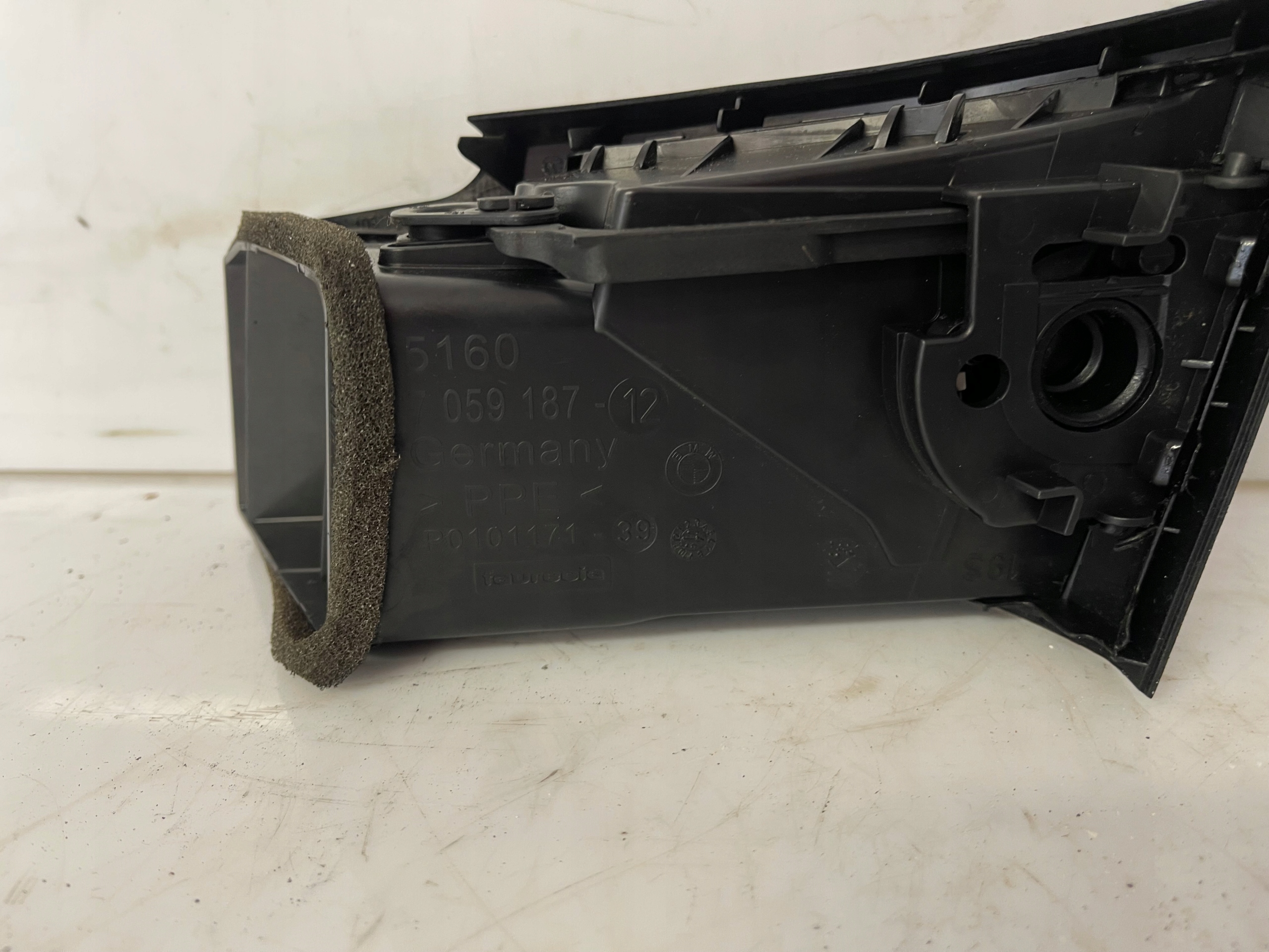 BMW E87 grid air conditioning devices left 7059187