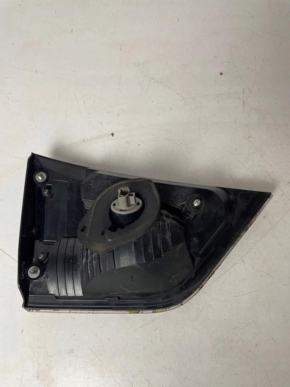 light rear part rear right to the bonnet Mitsubishi Outlander II