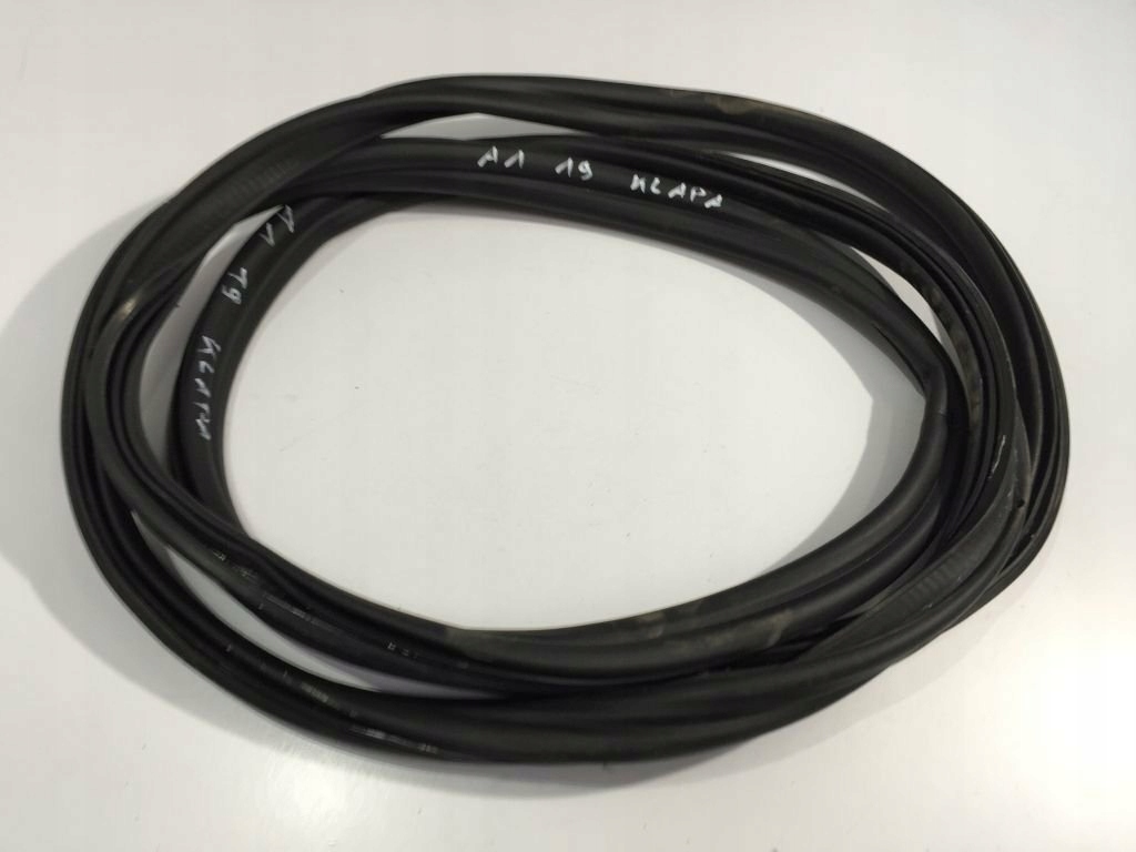 Audi A1 II 82A 2019 прокладка кузова заслонки