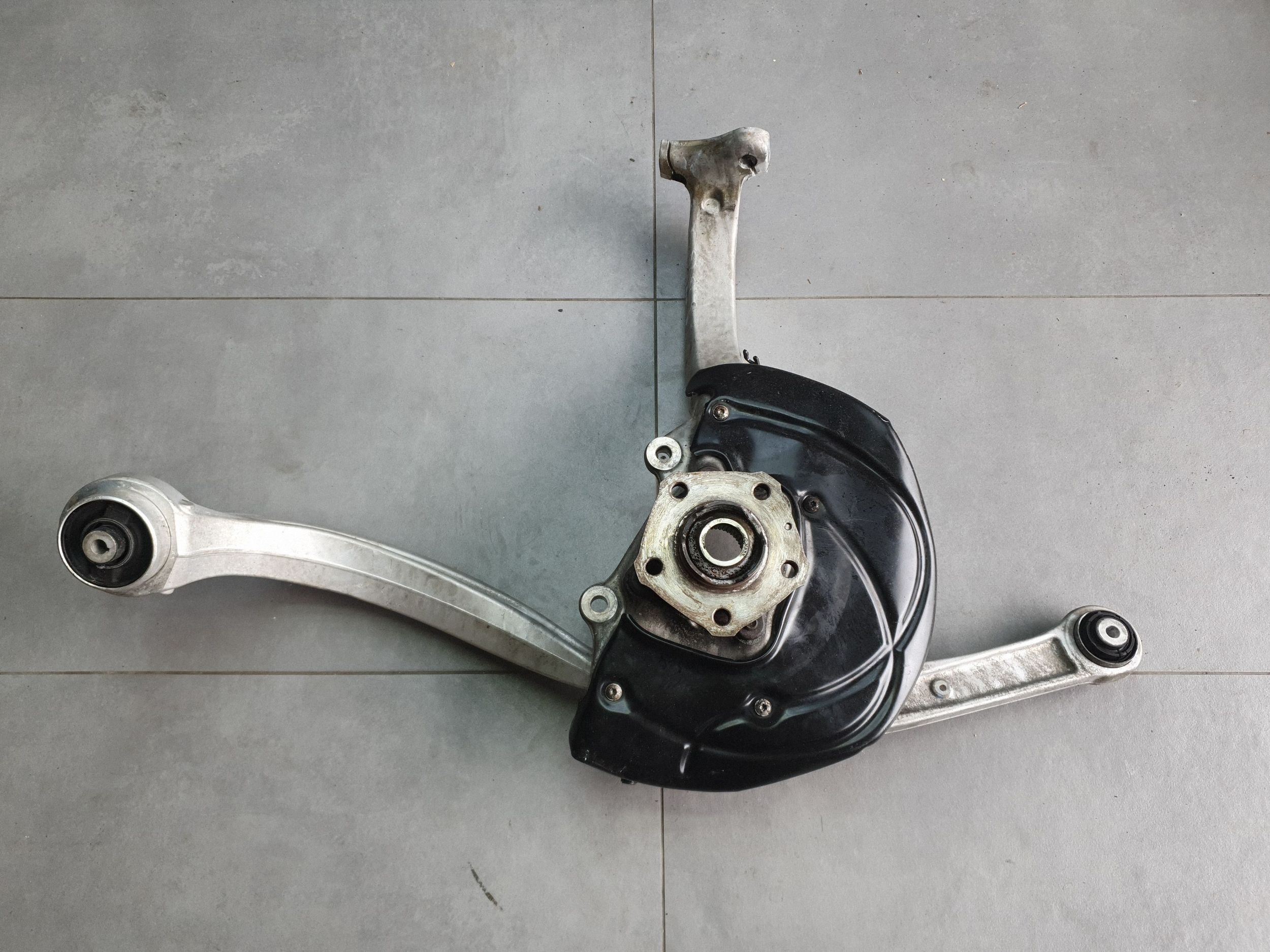 Audi Q7 4M otoč pravá předek přední 4M0407242J ramene