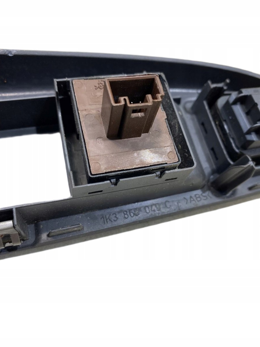 PANEL of the window left front VW GOLF V 1K3868049C