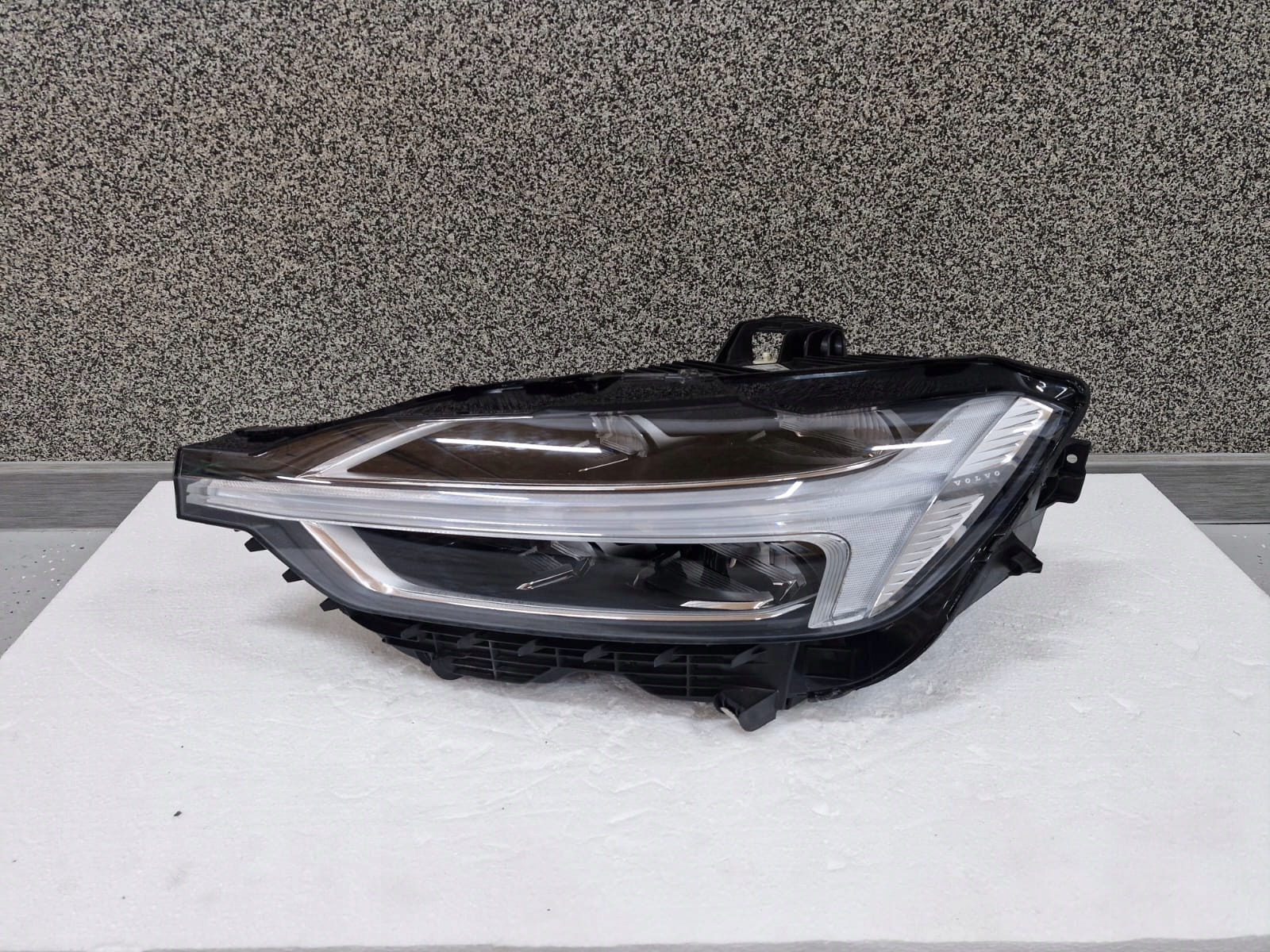 light left Volvo XC60 II Full Led Srebrna 2018