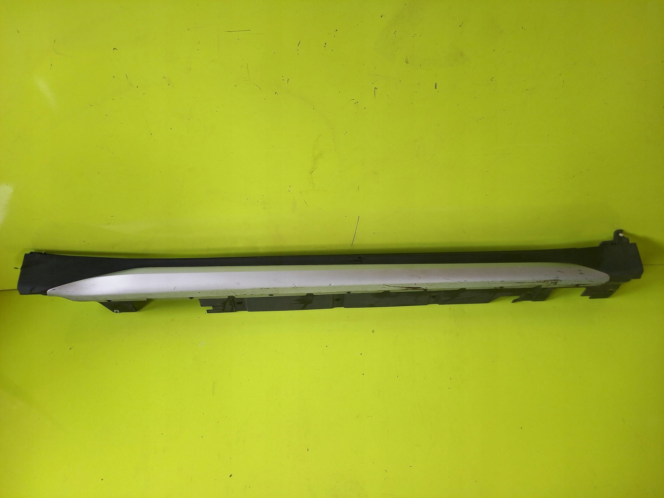 НАКЛАДКА ПОРОГА ПРАВА BMW X1 F486r