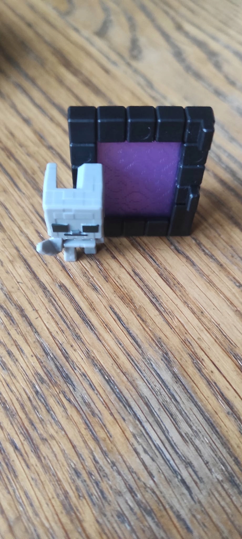 NETHERPORTAL SKELETON Minecraft Kinder Joy VC315