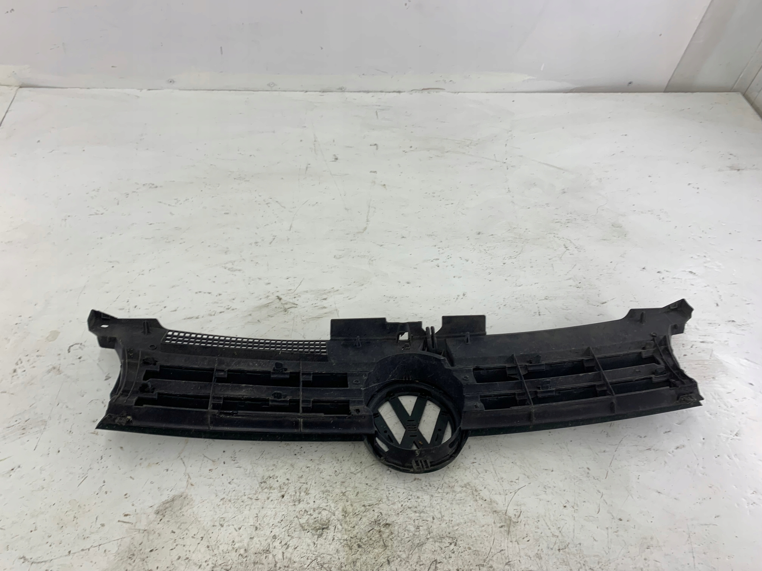 vw Golf IV решетка радиатора LC6M