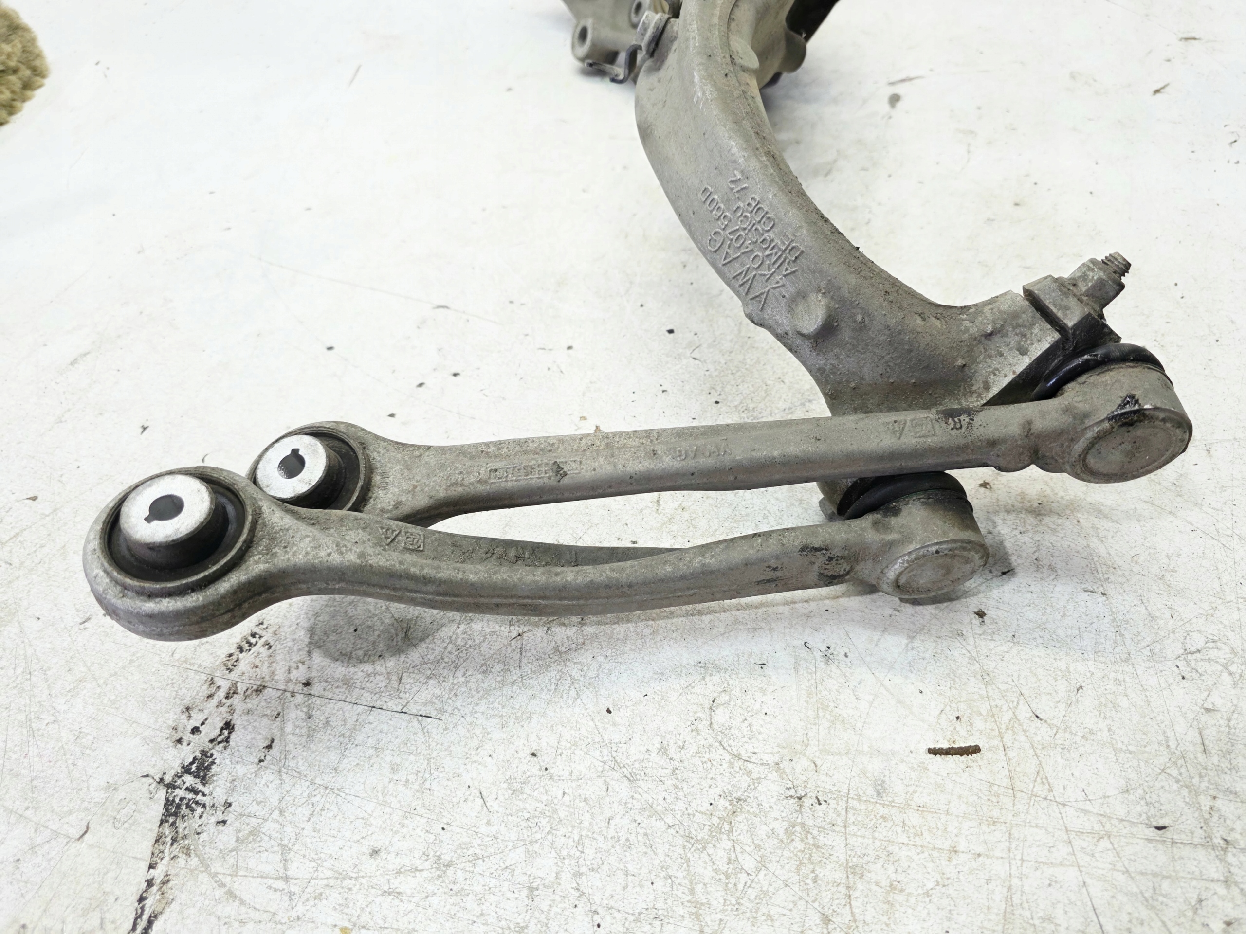 otoč čepu pravý předek AUDI A6 C8 4K0407242D 4K0407560D
