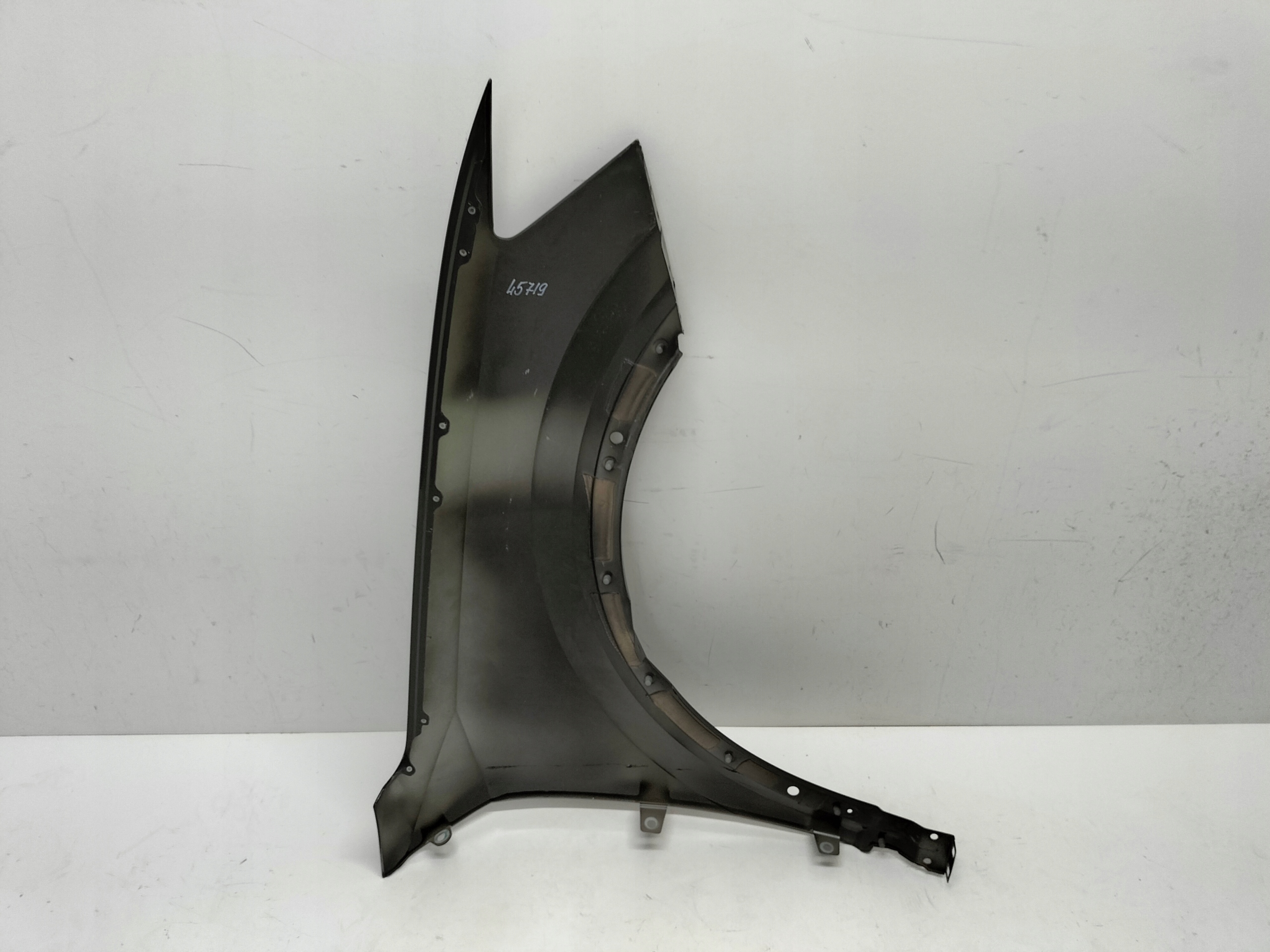 fender front front left AUDI Q2 81A 16