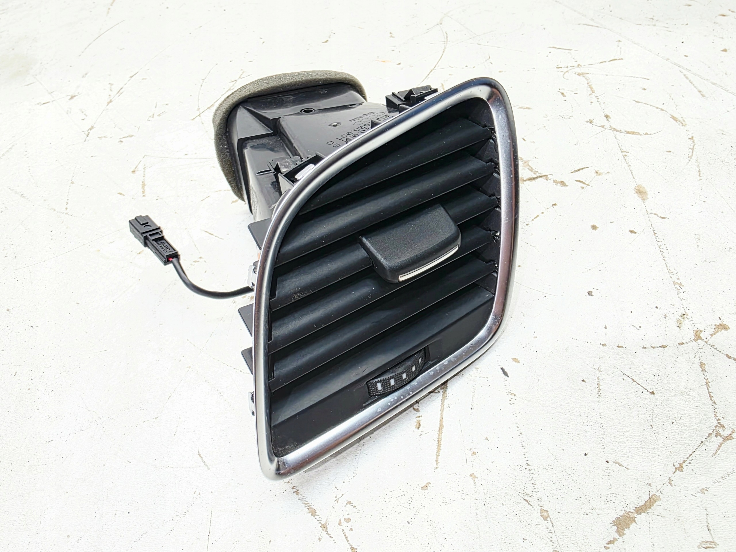 grid air conditioning devices left AUDI Q3 8U 8U1820901B
