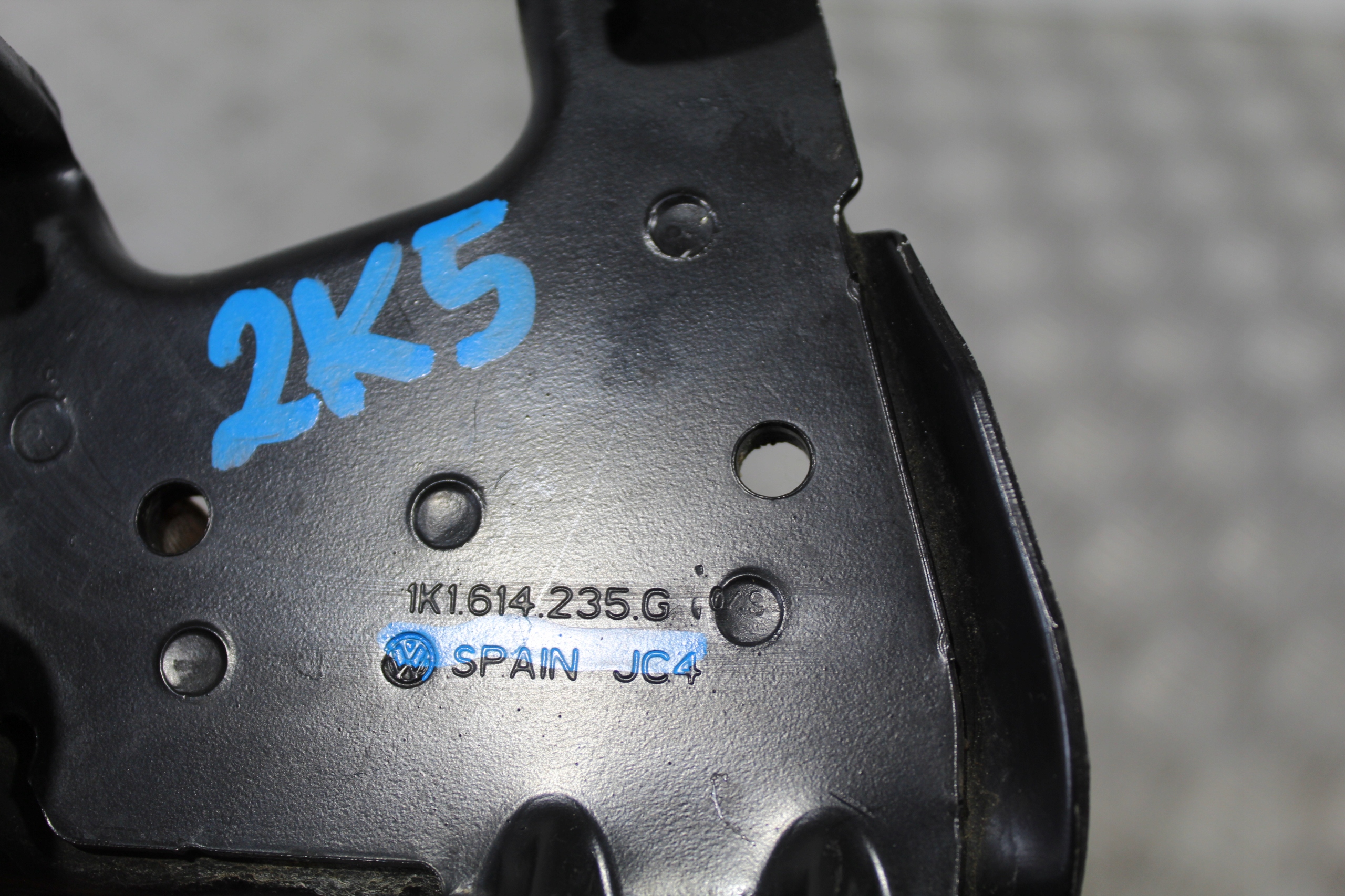 SUPPORT POMPY ABS CADDY 2K0 2K5 1K1614235G