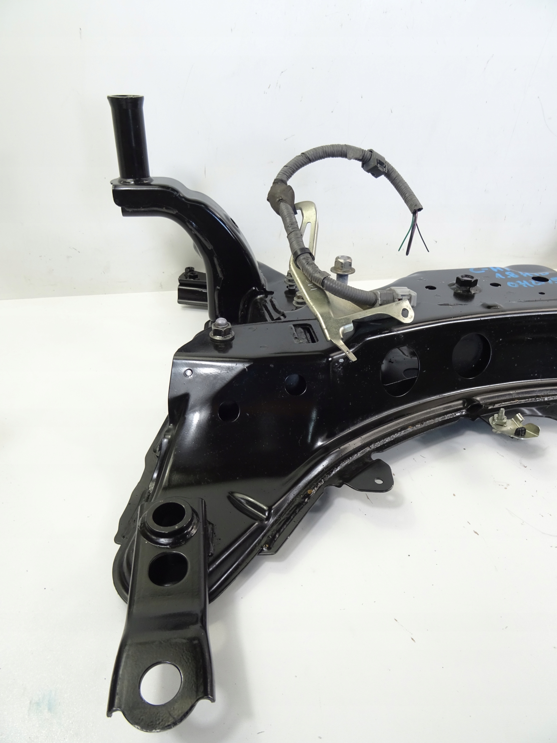 CHR C-HR LIFT 1.8 HYBRYDA SANKI WÓZEK KOŁYSKA Producent części Toyota OE