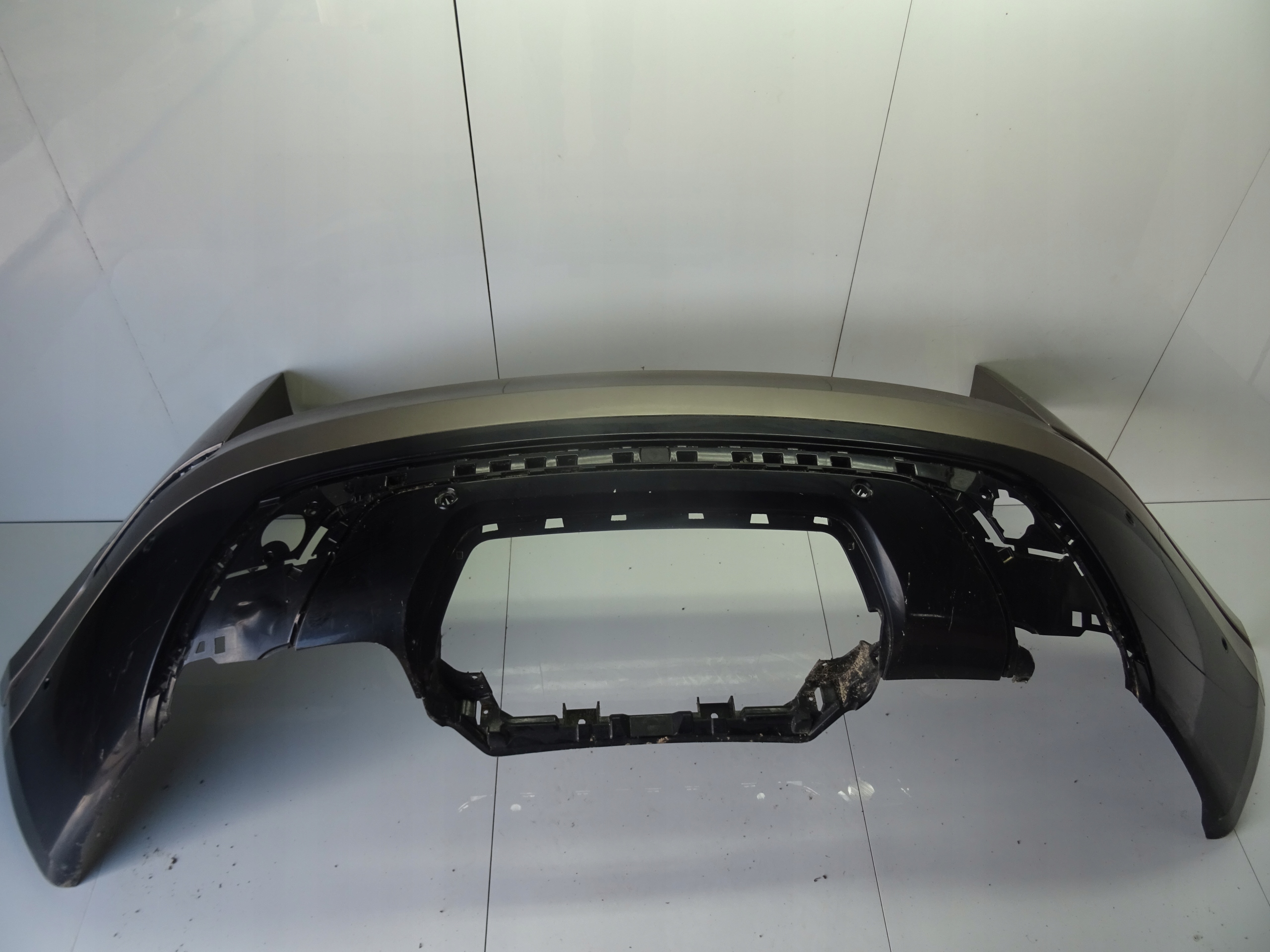 Oryginalny RANGE ROVER VELAR ZDERZAK TYŁ TYLNI