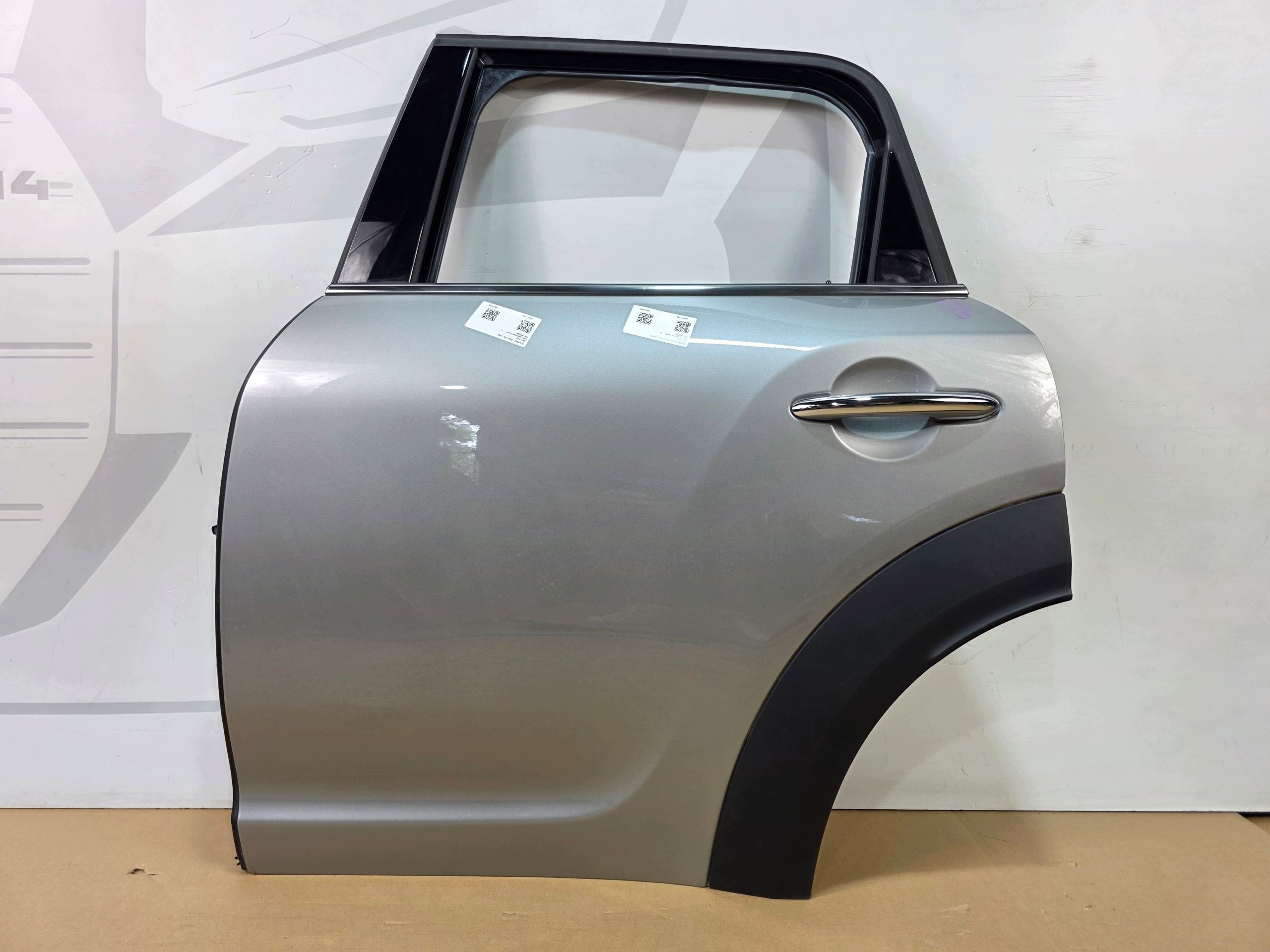 door left rear. MINI F60 C6B MELTING SILVER III METALLIC